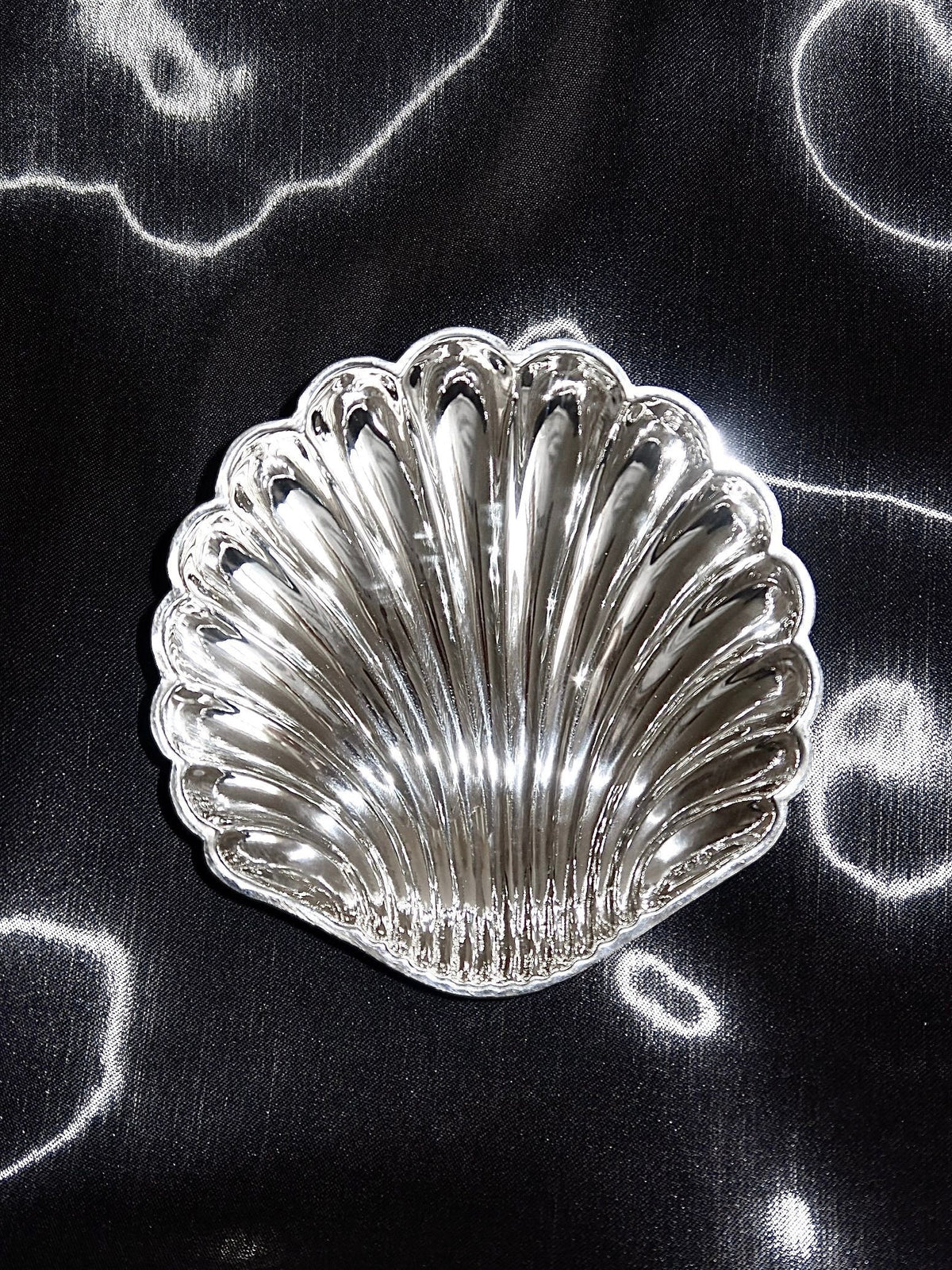 Sterling Silver Shell Vide-Poches — top view of polished silver shell shape