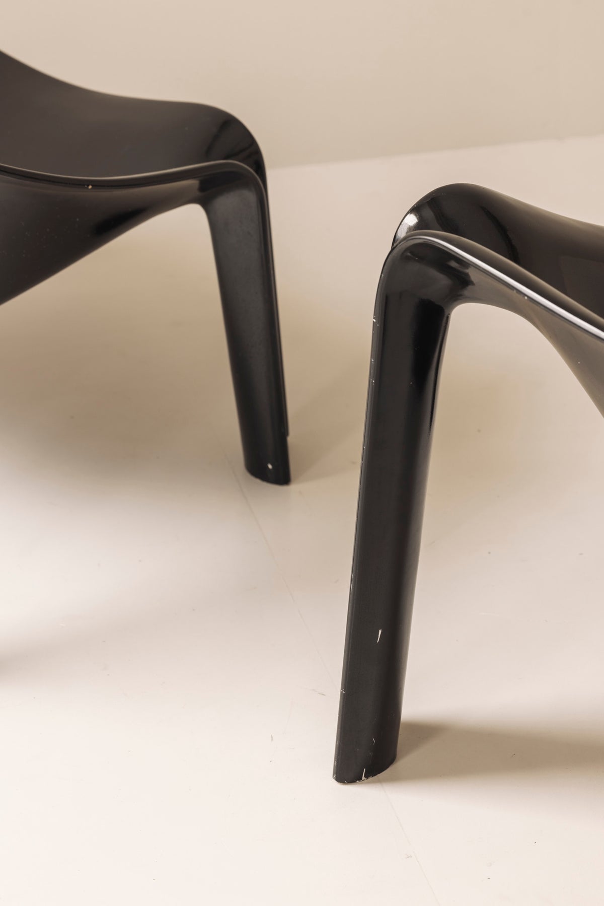 First edition F300 lounge chairs by Pierre Paulin for Artifort, France 1964. — in context