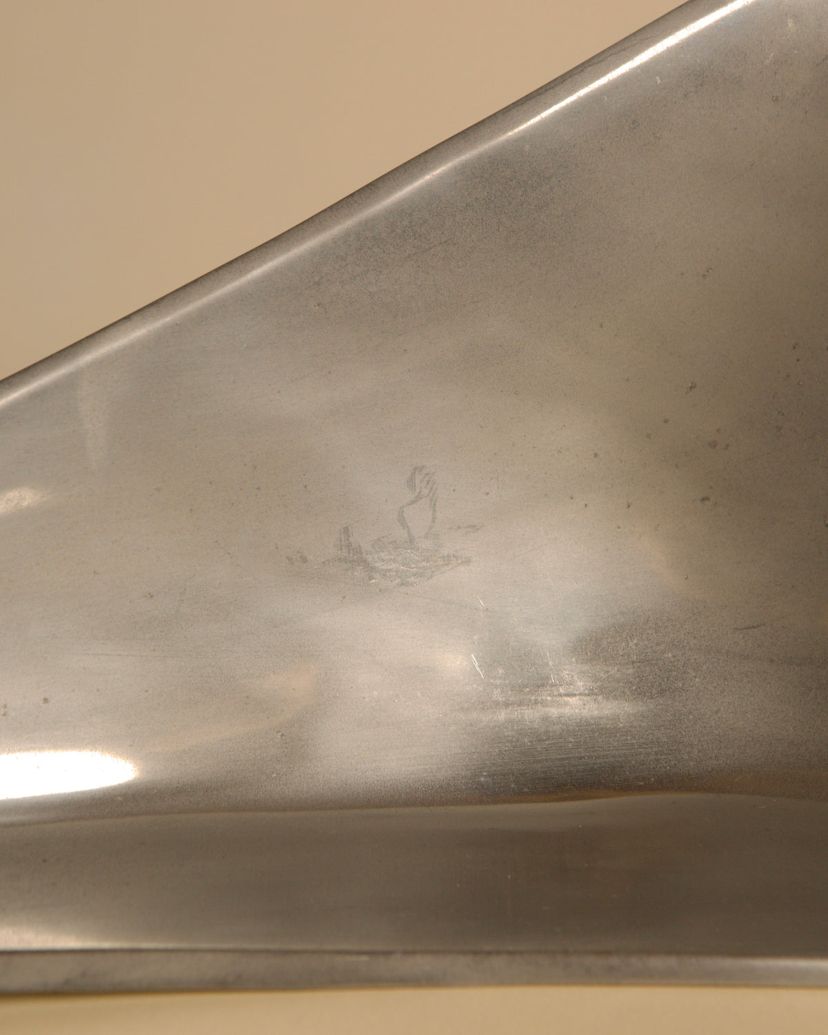 Italian "Triangle" aluminium catch-all, 1980s — close-up
