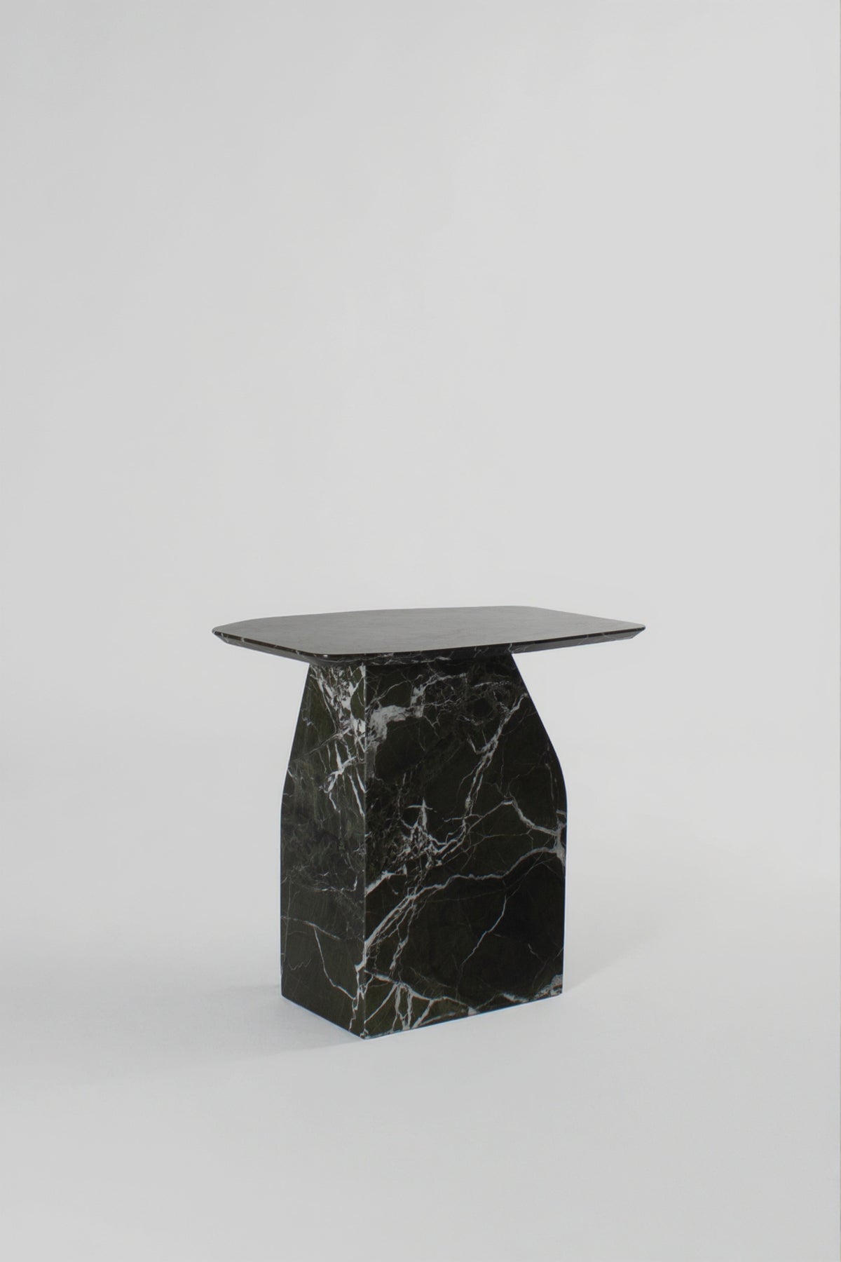 MATERA Side table in marble Verde Lepanto — view 9