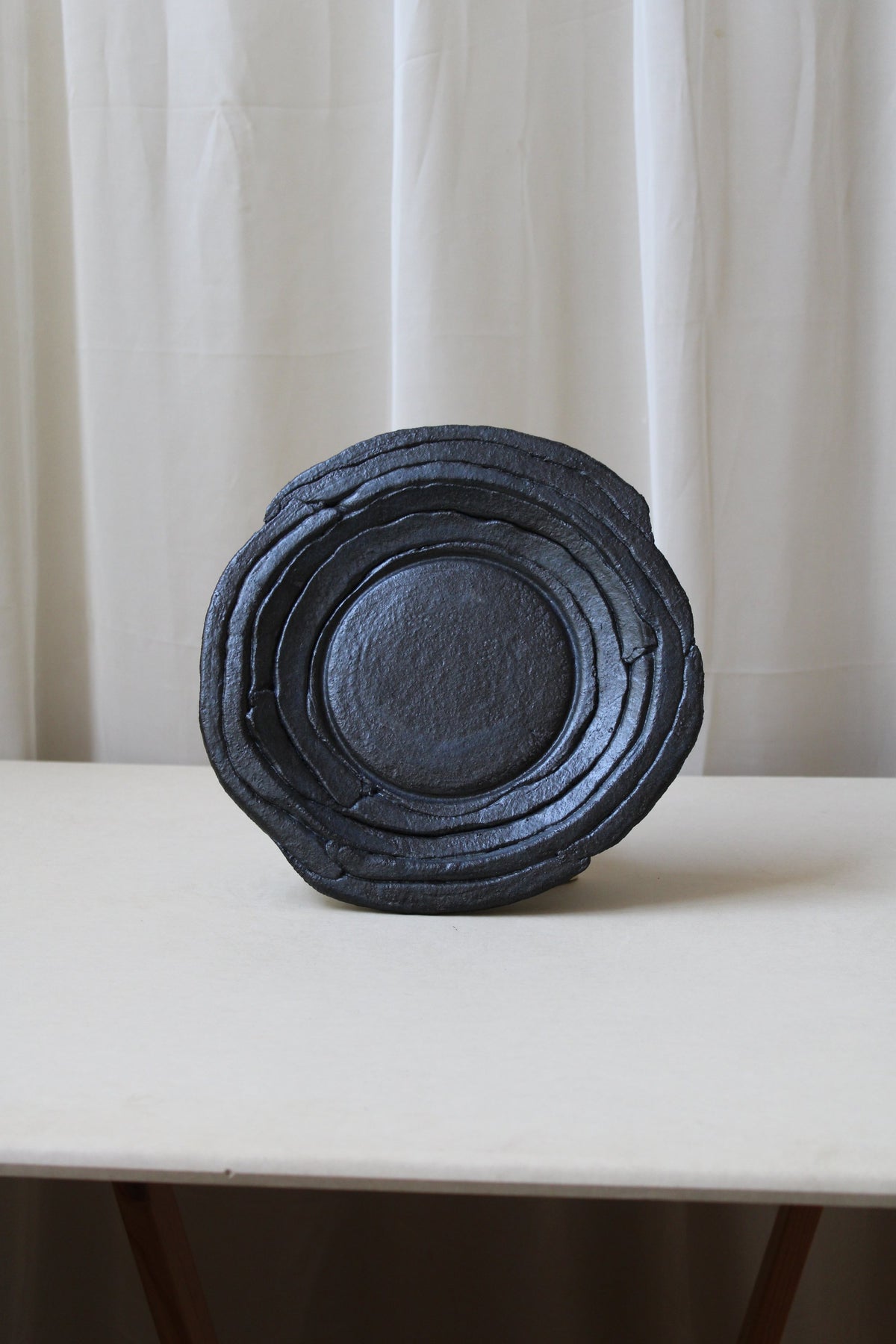 PLAT / SPIRAL NOIR — close-up