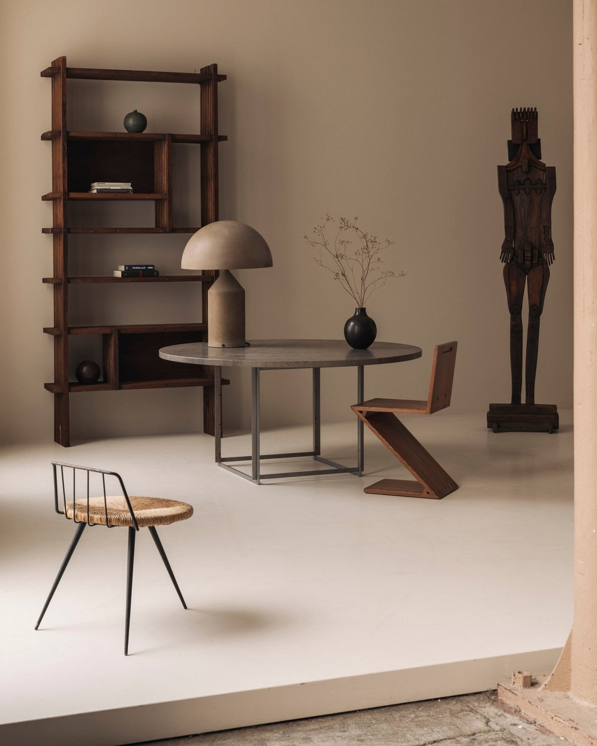 Rare French tripod stool in metal and rush, dating from the 1950s — view 10
