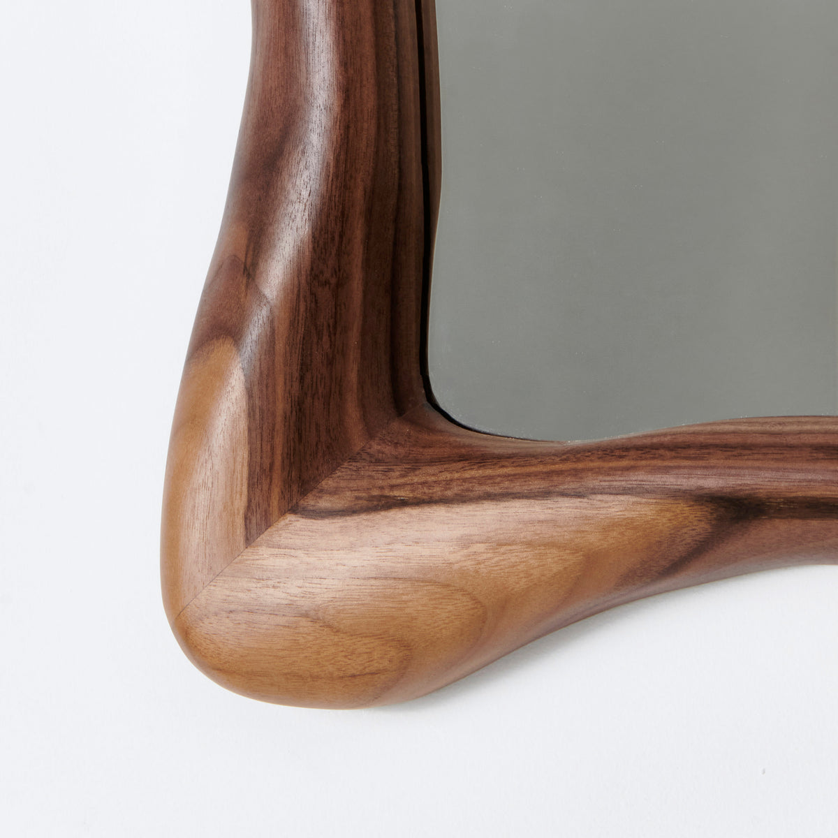 Minho Mirror — lifestyle setting