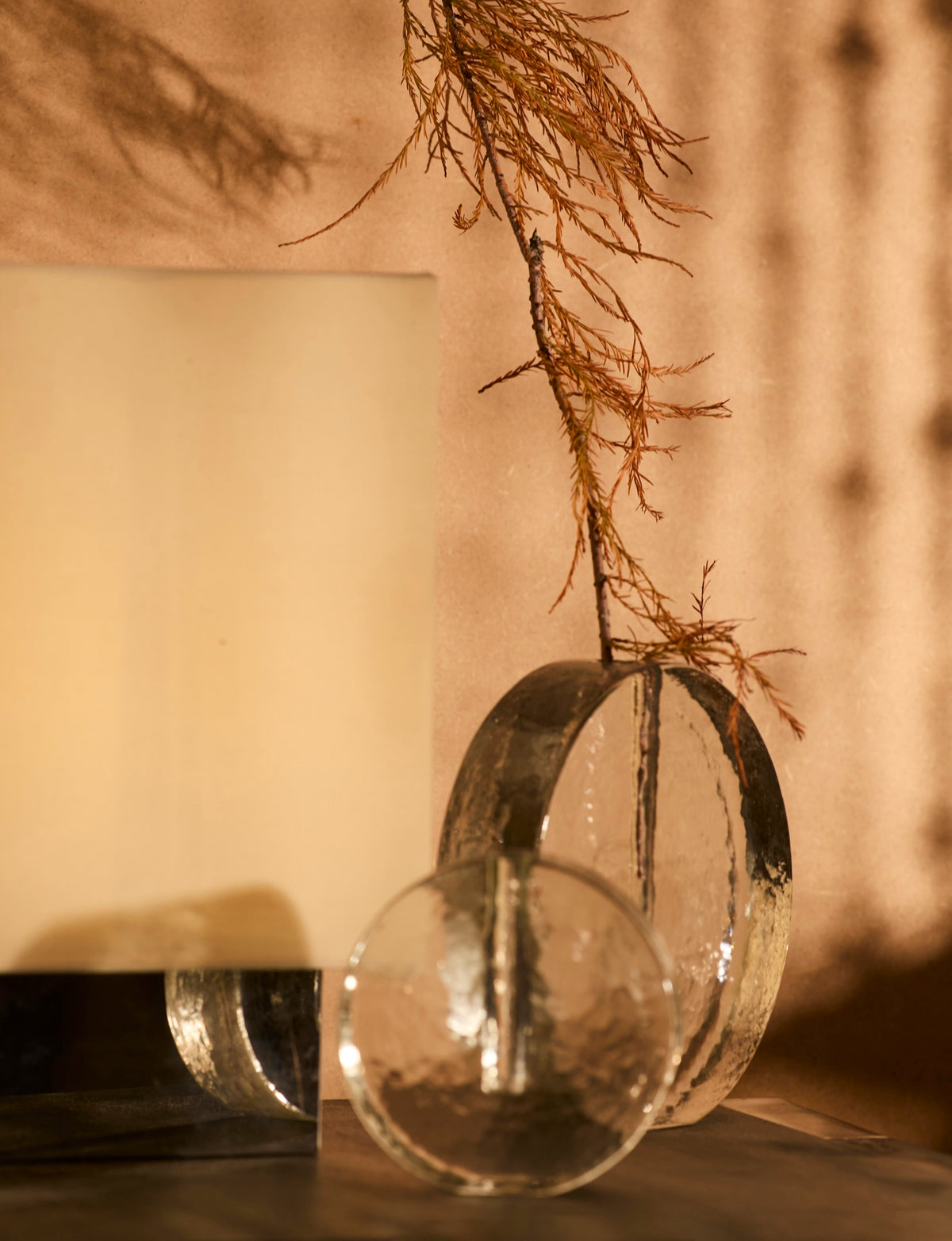 Vintage Disc Unifleur / Stem vase in European Glass ⌀15 cm — side angle