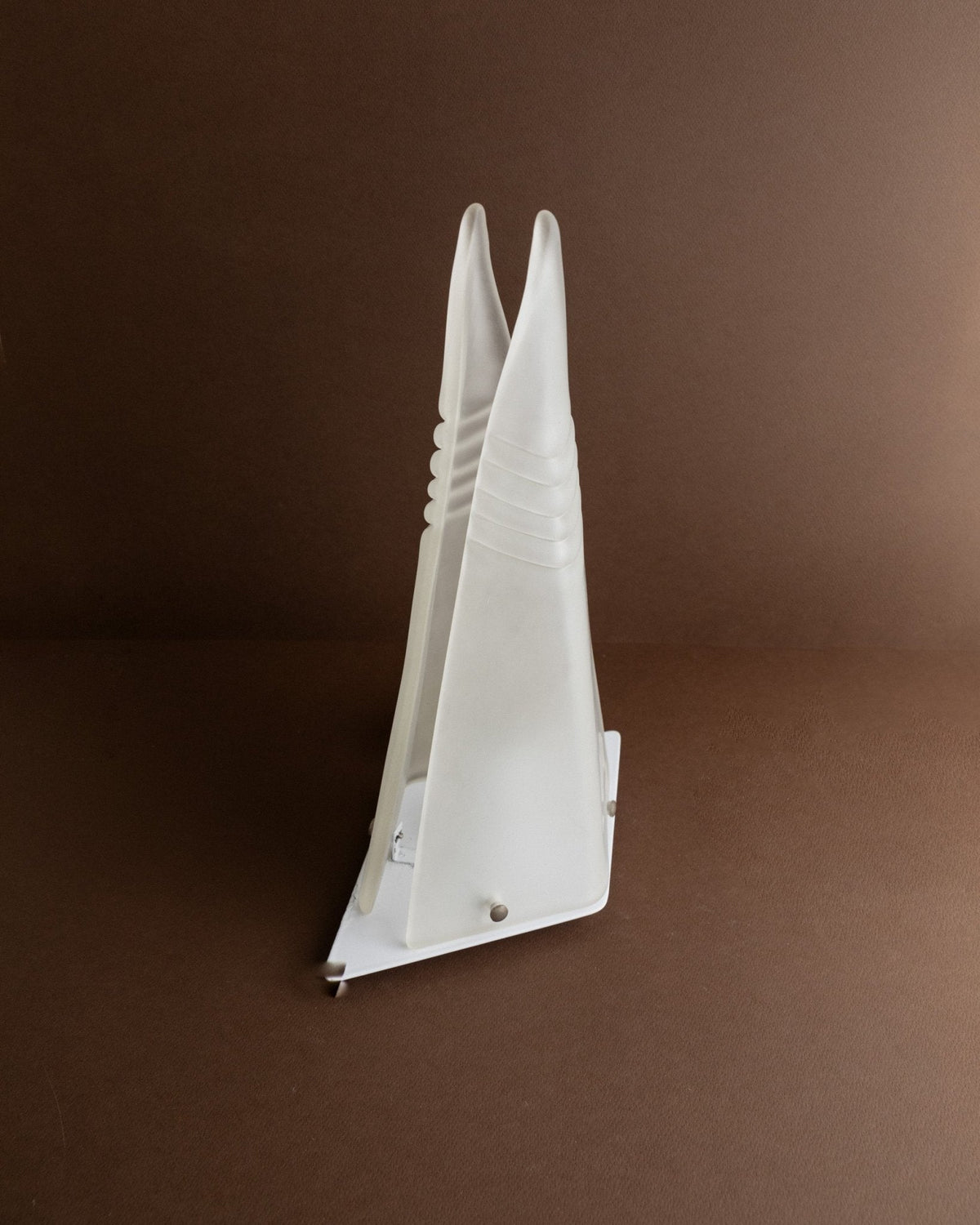 Murano pyramid table lamp in frosted glass - original Space Age Design - Made in Italy - 70s — detail view