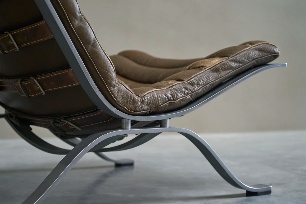 Arne Norell Pair of Ari Lounge Chairs in Steel and Patinated Leather, 1960s — lifestyle setting