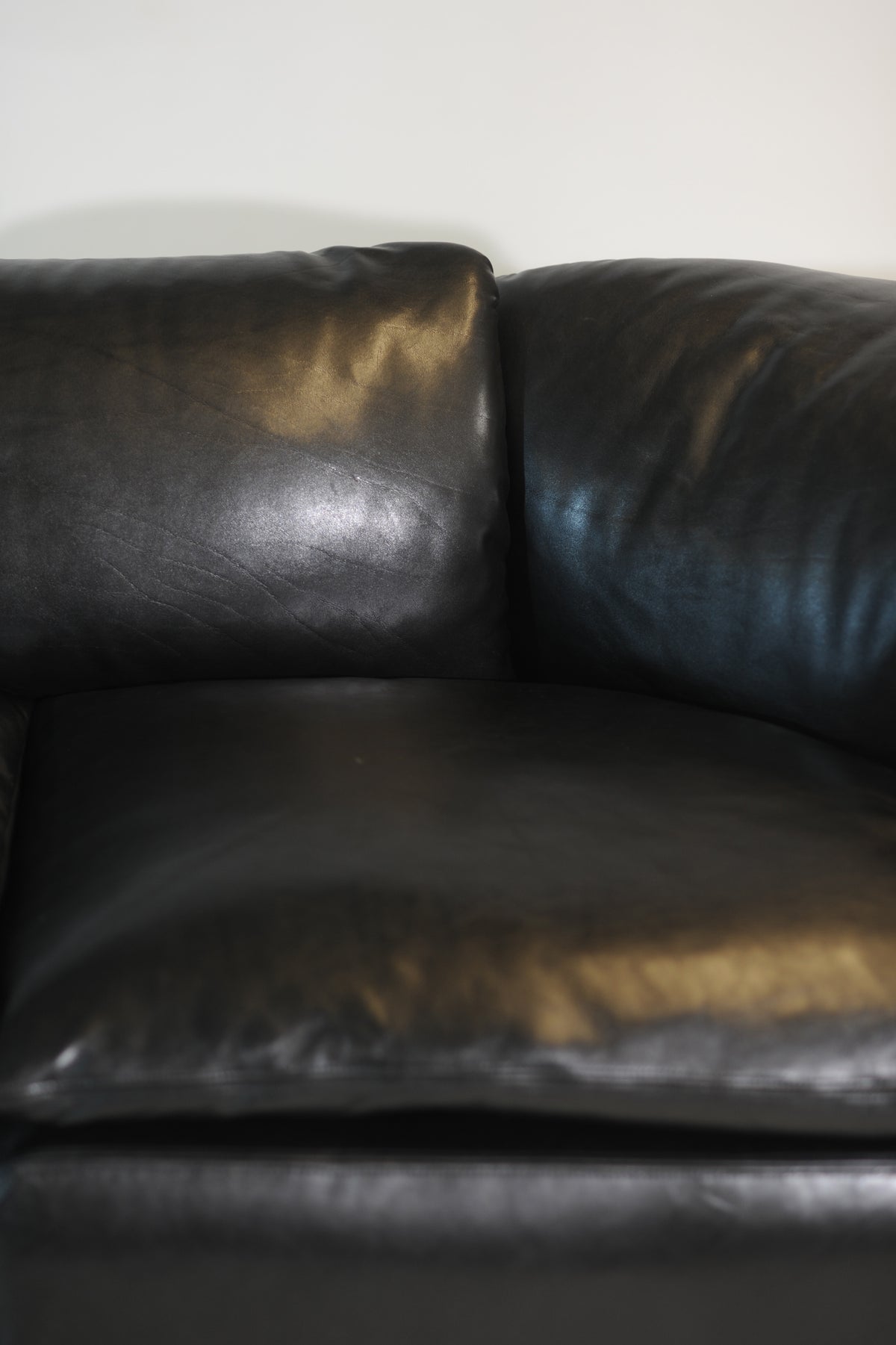 Alberto Rosselli for Saporiti Bold Sculptural “Confidential” Sofa, Italy 1970 — side angle