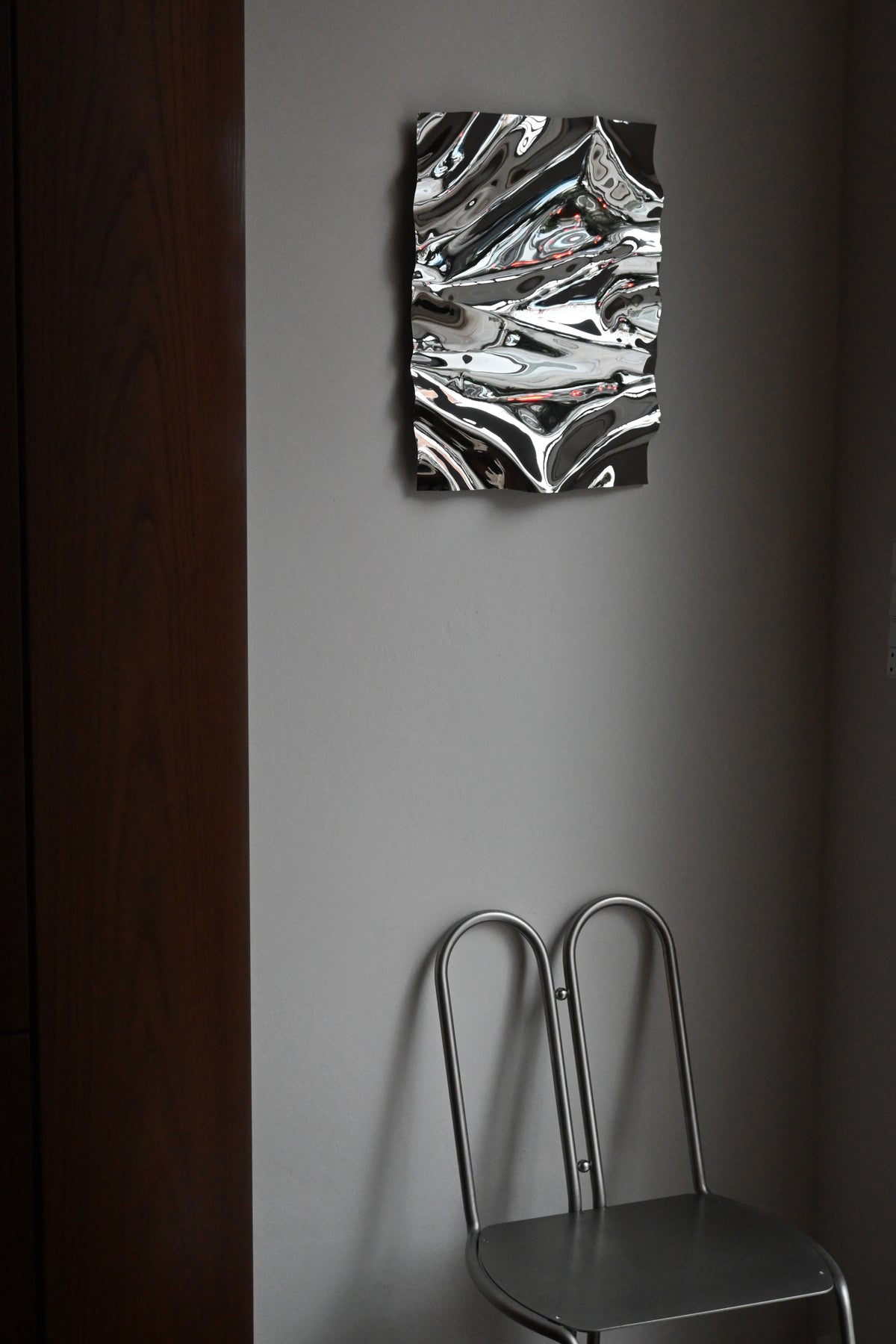 Psychedelic Mirror 35x50cm — close-up of reflective wavy surface on wall