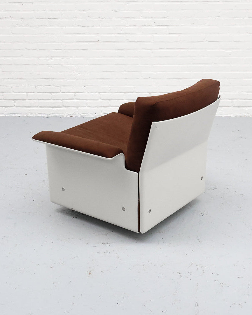 White fiberglass shell with brown upholstery of Dieter Rams 620 chair