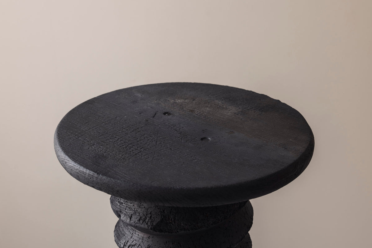 Antique French wine press screw pedestal in burned oak, 19th century. — view 9