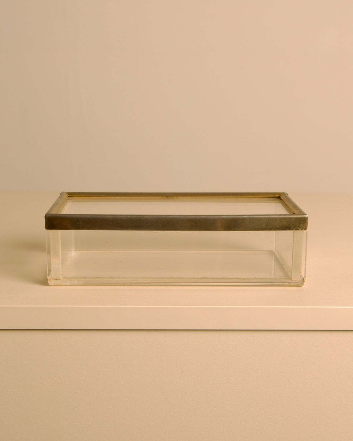 talian rectangular plexiglass box with metal trim, 1970s — detail view
