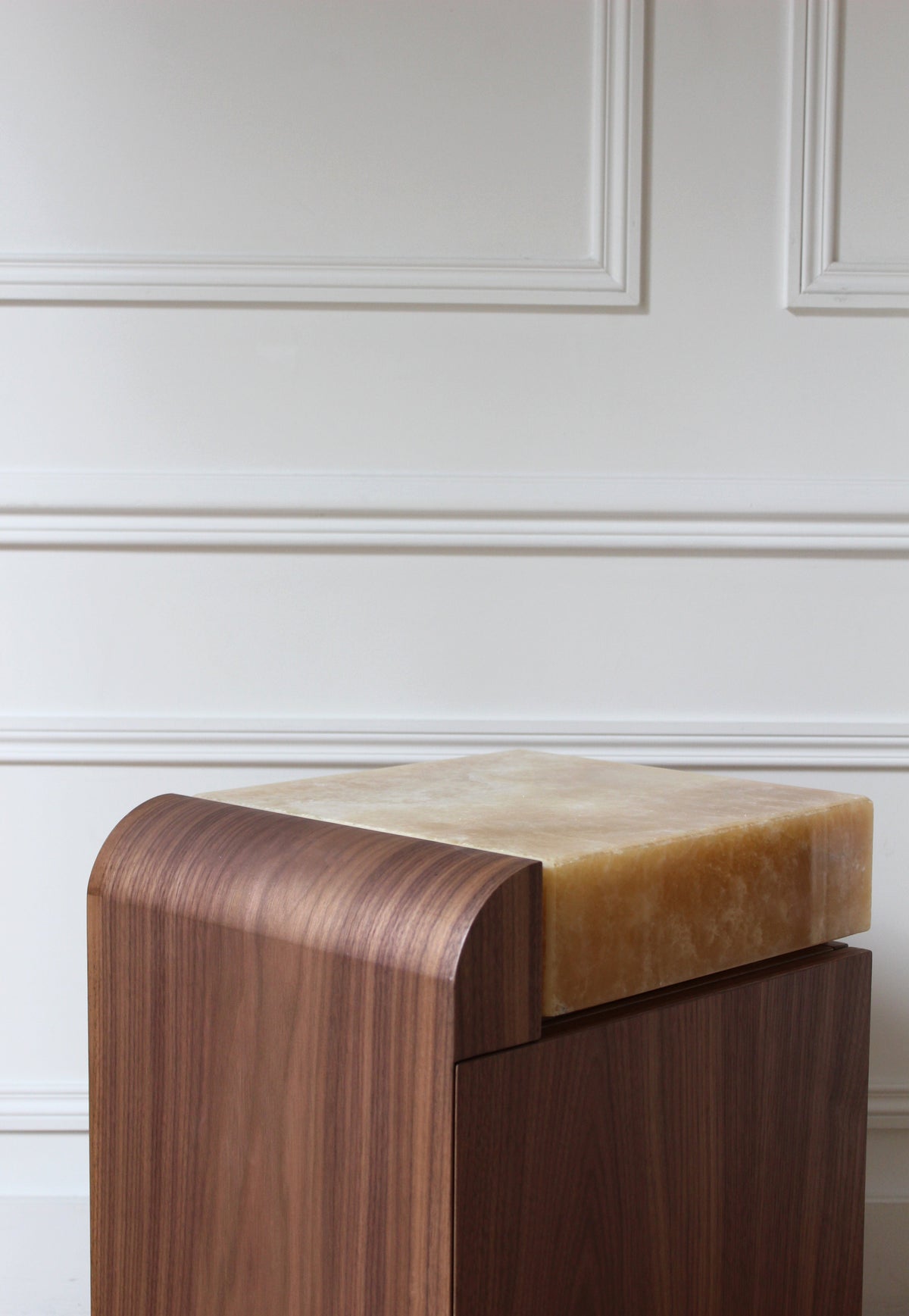 "Amo" Noyer Wood and Honey Onyx Side Table — lifestyle setting
