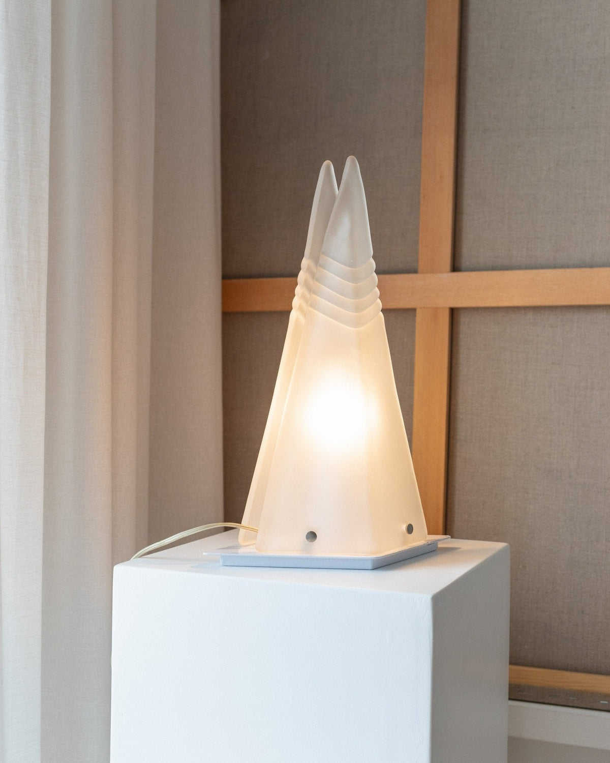 Murano pyramid table lamp in frosted glass - original Space Age Design - Made in Italy - 70s — view 12