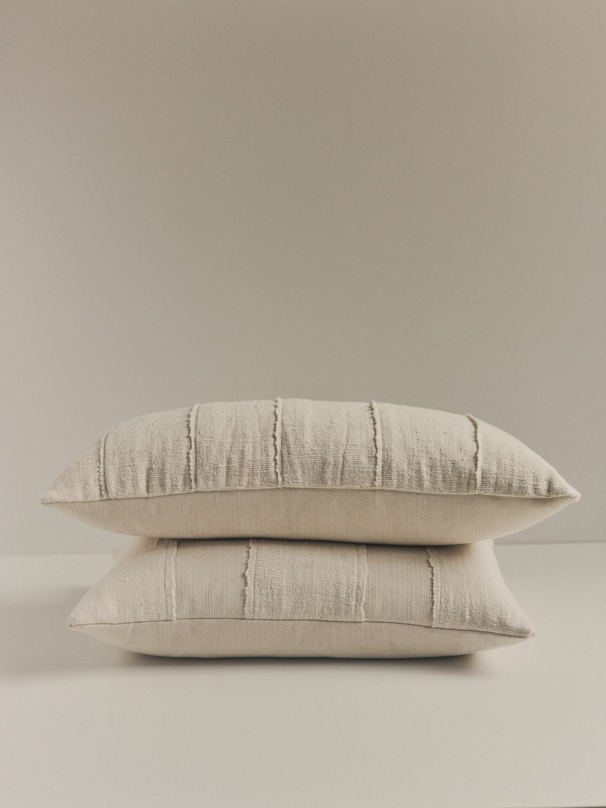 Handwoven white cushion in cotton and hemp  — side angle