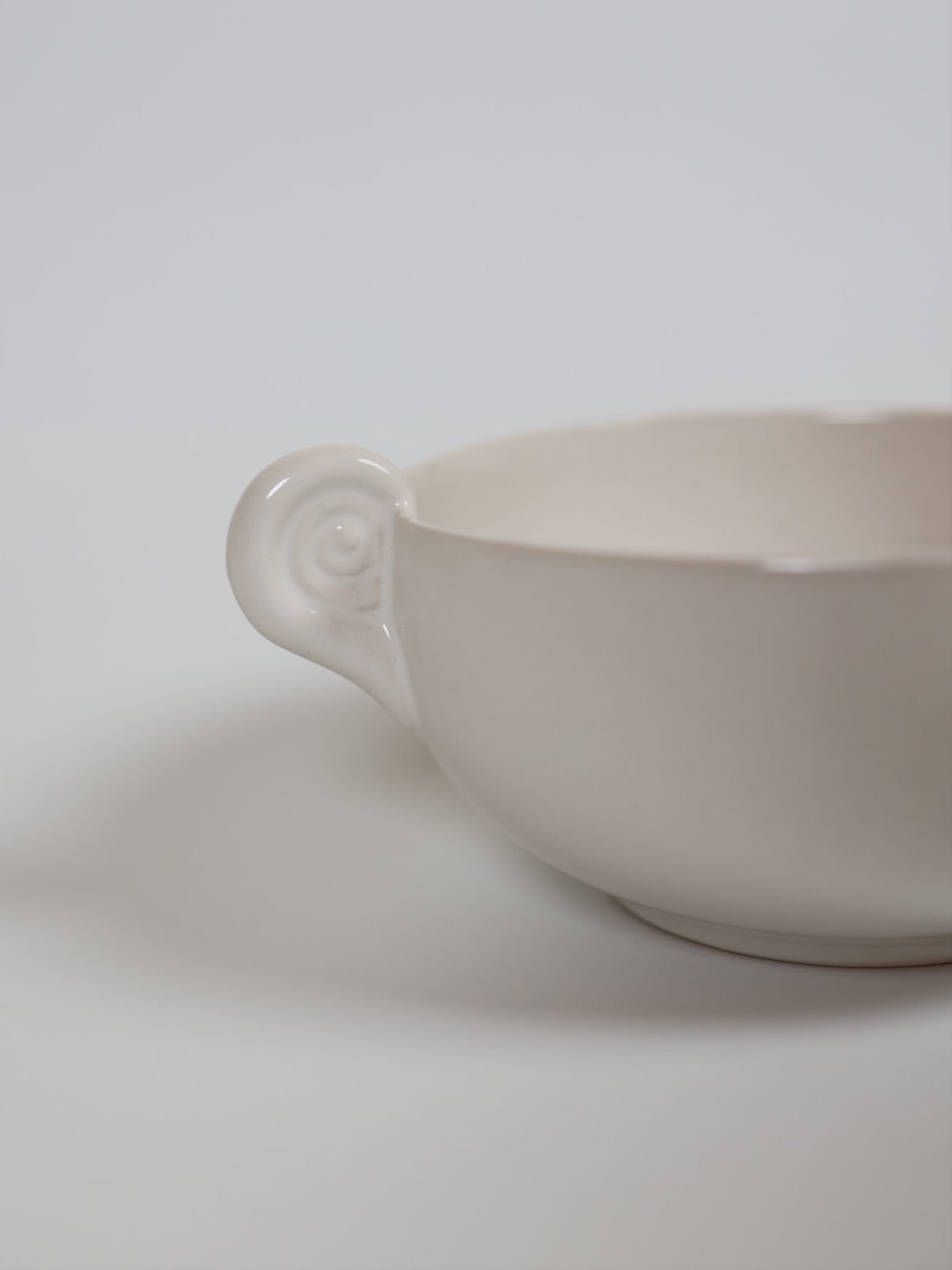 Close-up detail of Aries ceramic bowl horn handle by AMBELIER