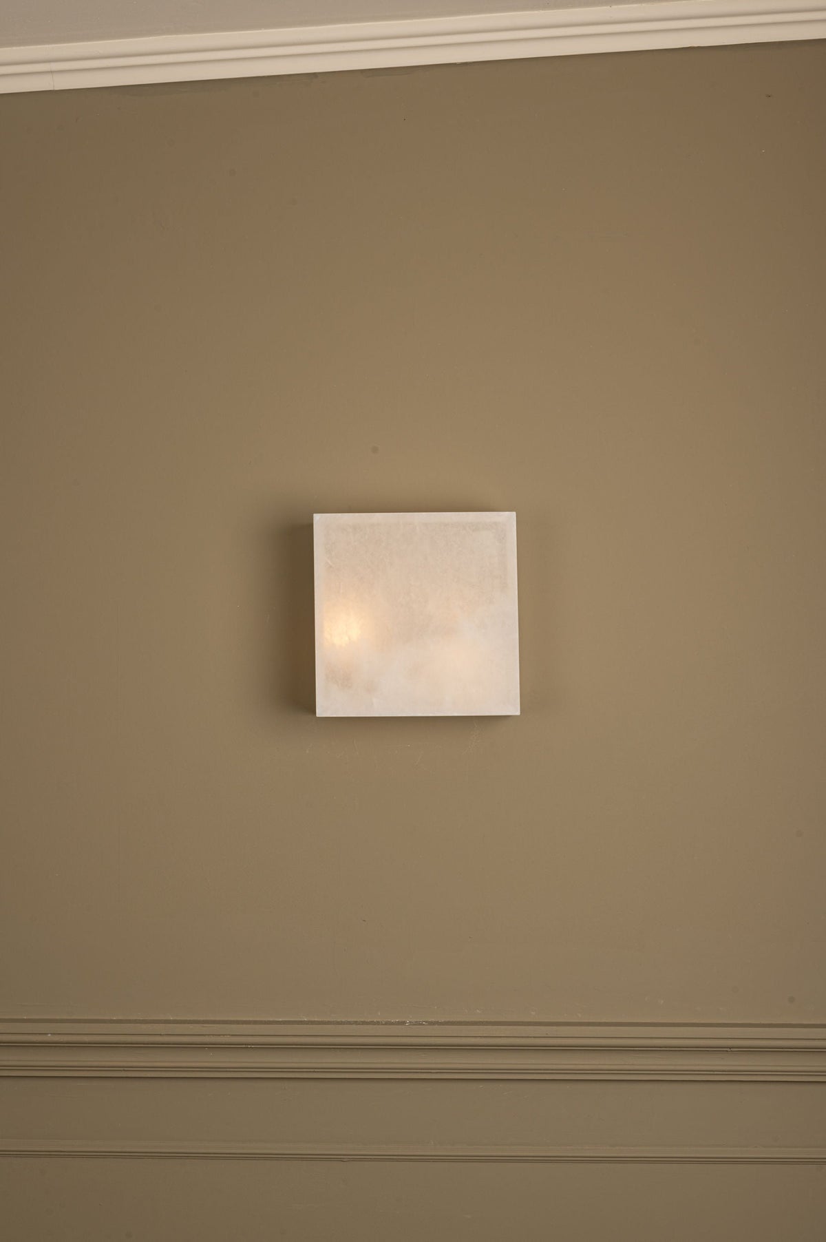 'Frene' Wall Light in White Alabaster — detail view