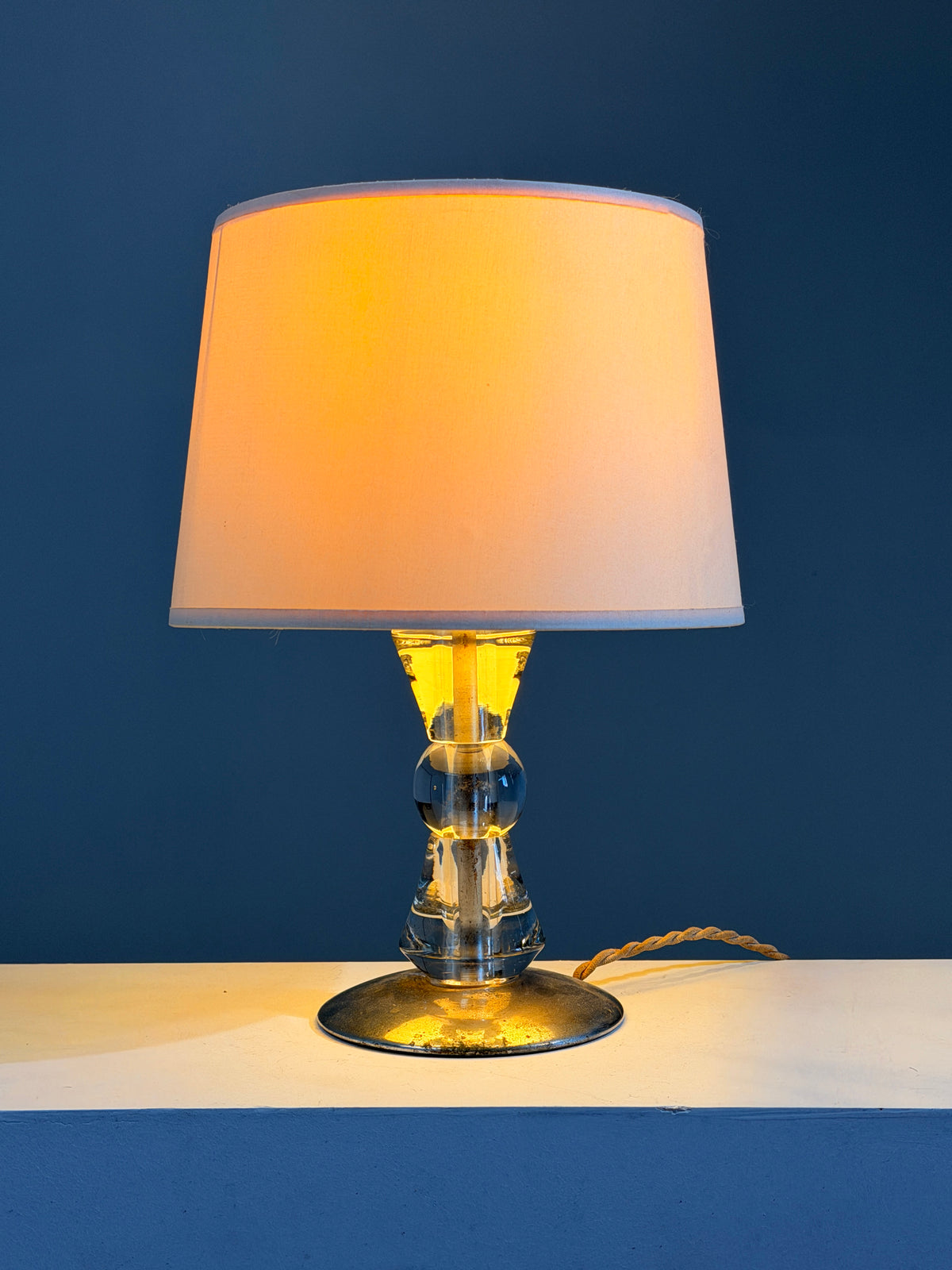 Art Deco glass table lamp, France, circa 1930 — close-up