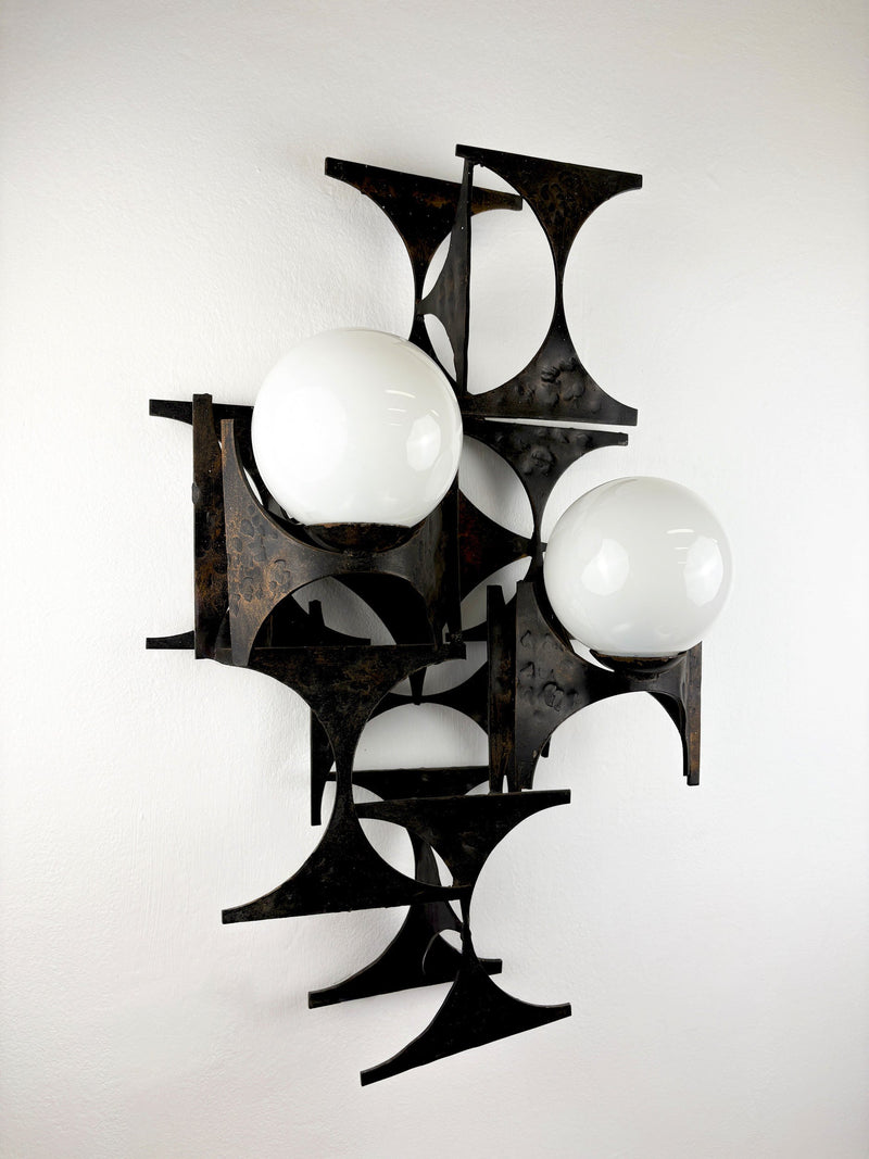 Large Brutalist & sculptural wall light by Marc Weinstein, Germany, 1960s — close-up