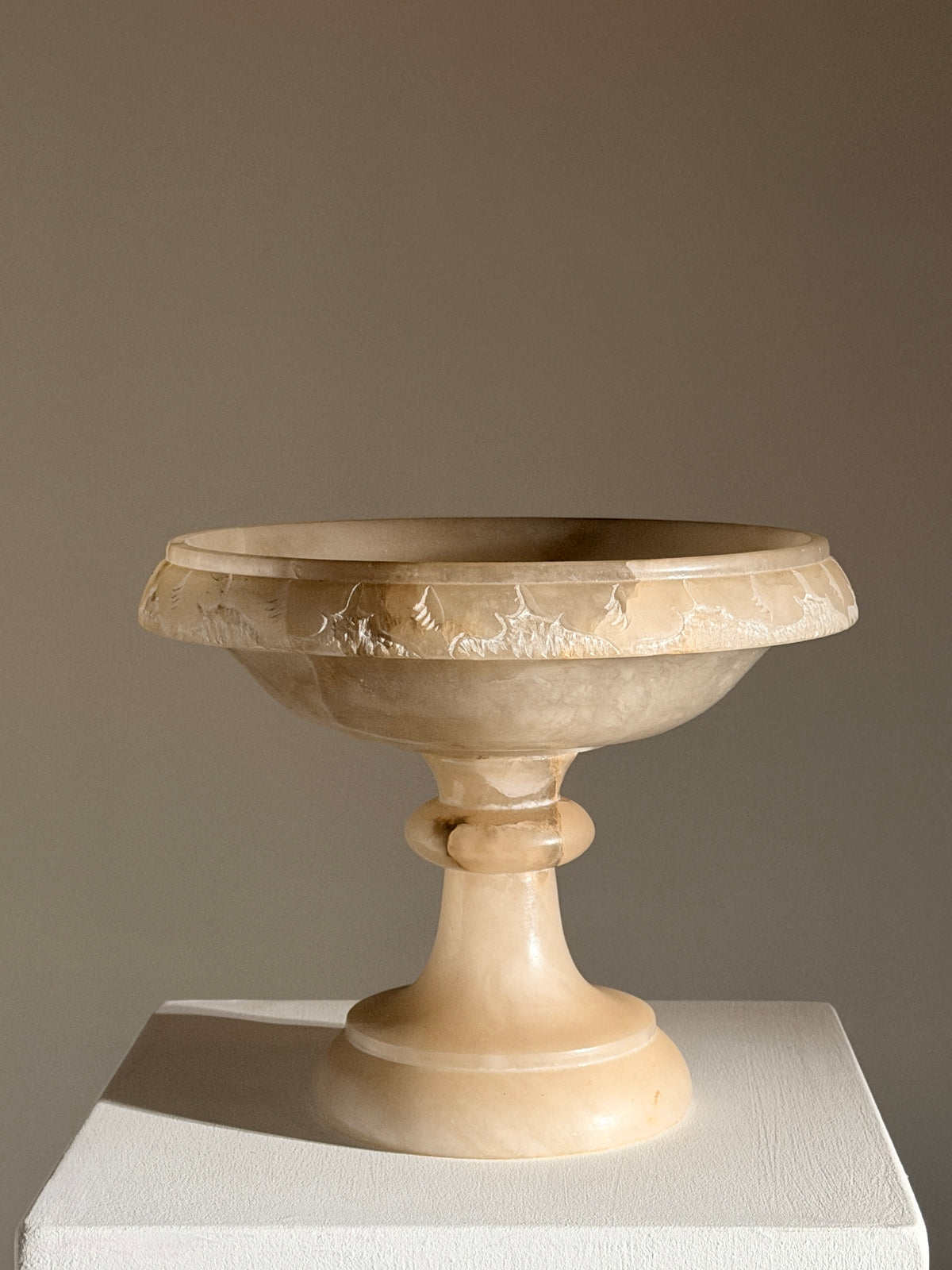 Large Art Deco alabaster bowl, France, circa 1930 by Figuresdesign | The Oblist