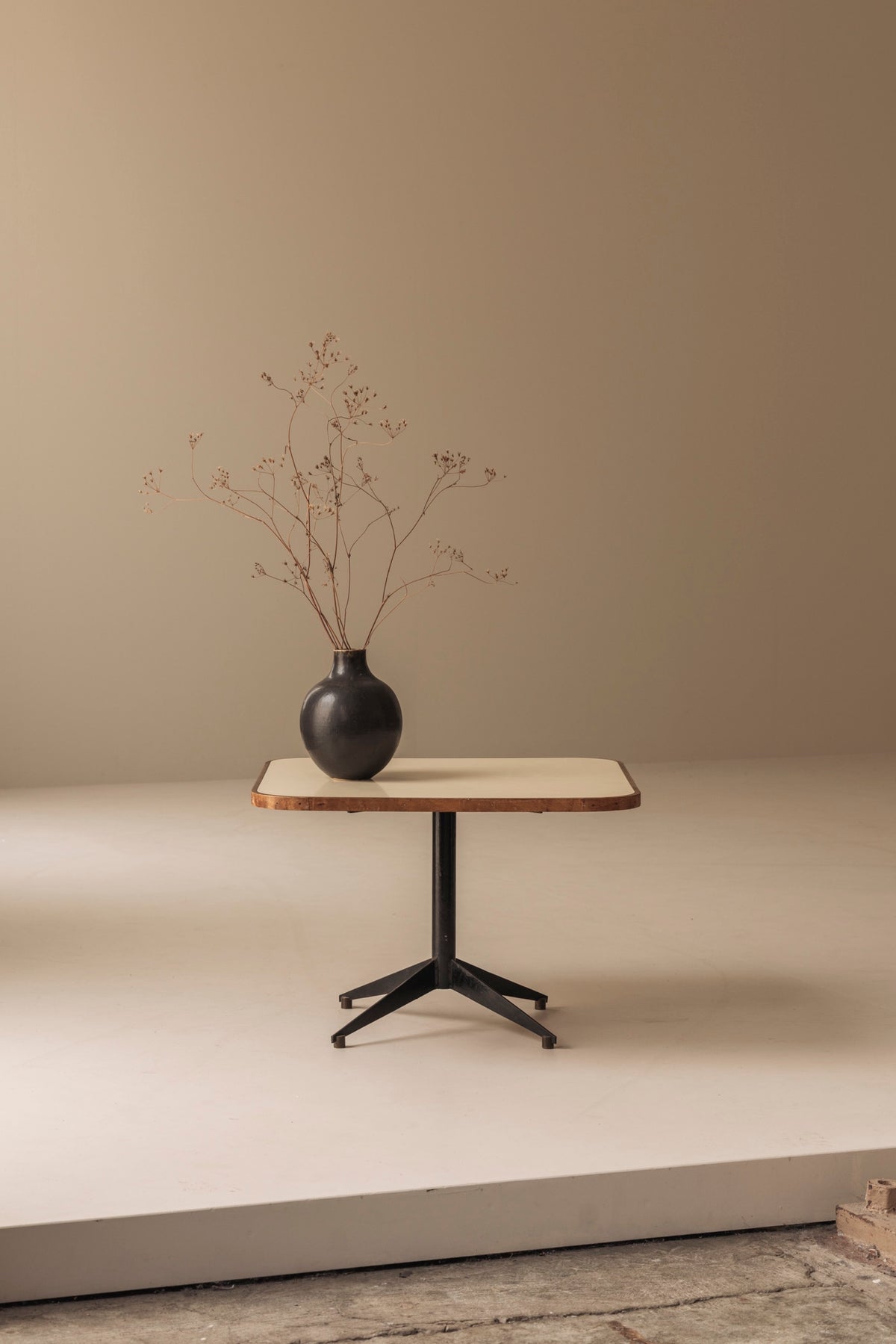 Elegant Square coffee table, Italy 1950s — view 9