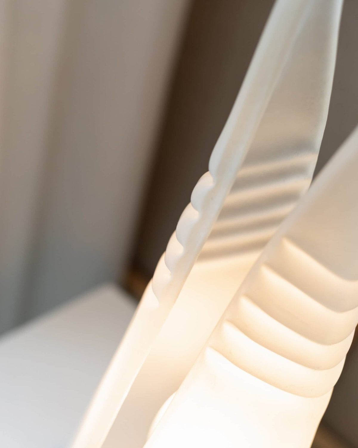 Murano pyramid table lamp in frosted glass - original Space Age Design - Made in Italy - 70s — in context