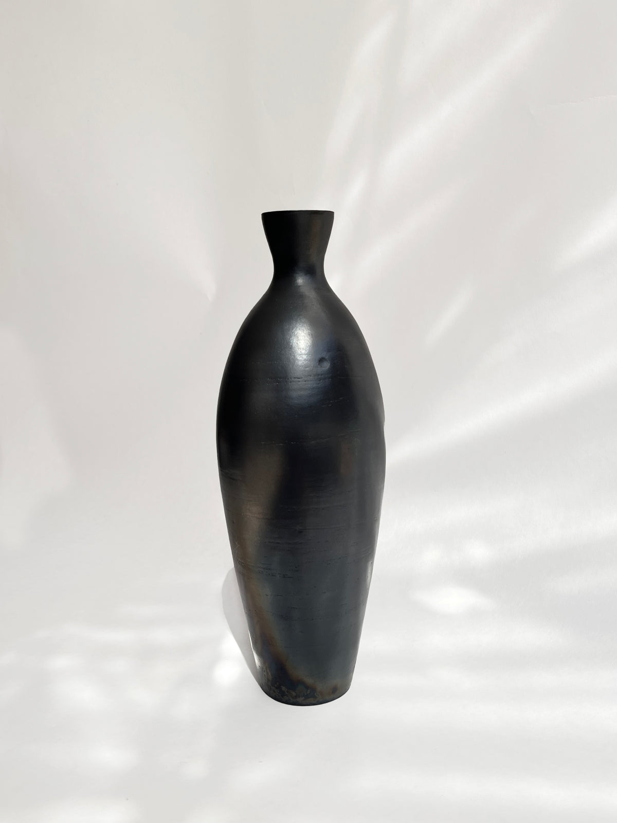 Oleum Vase – Metallic Black Raku — close-up