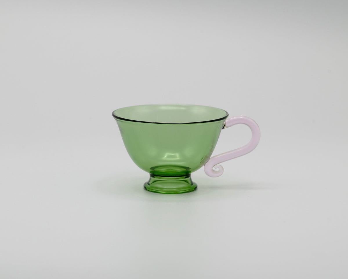 L'Espresso Set — close-up of green glass cup with pink handle