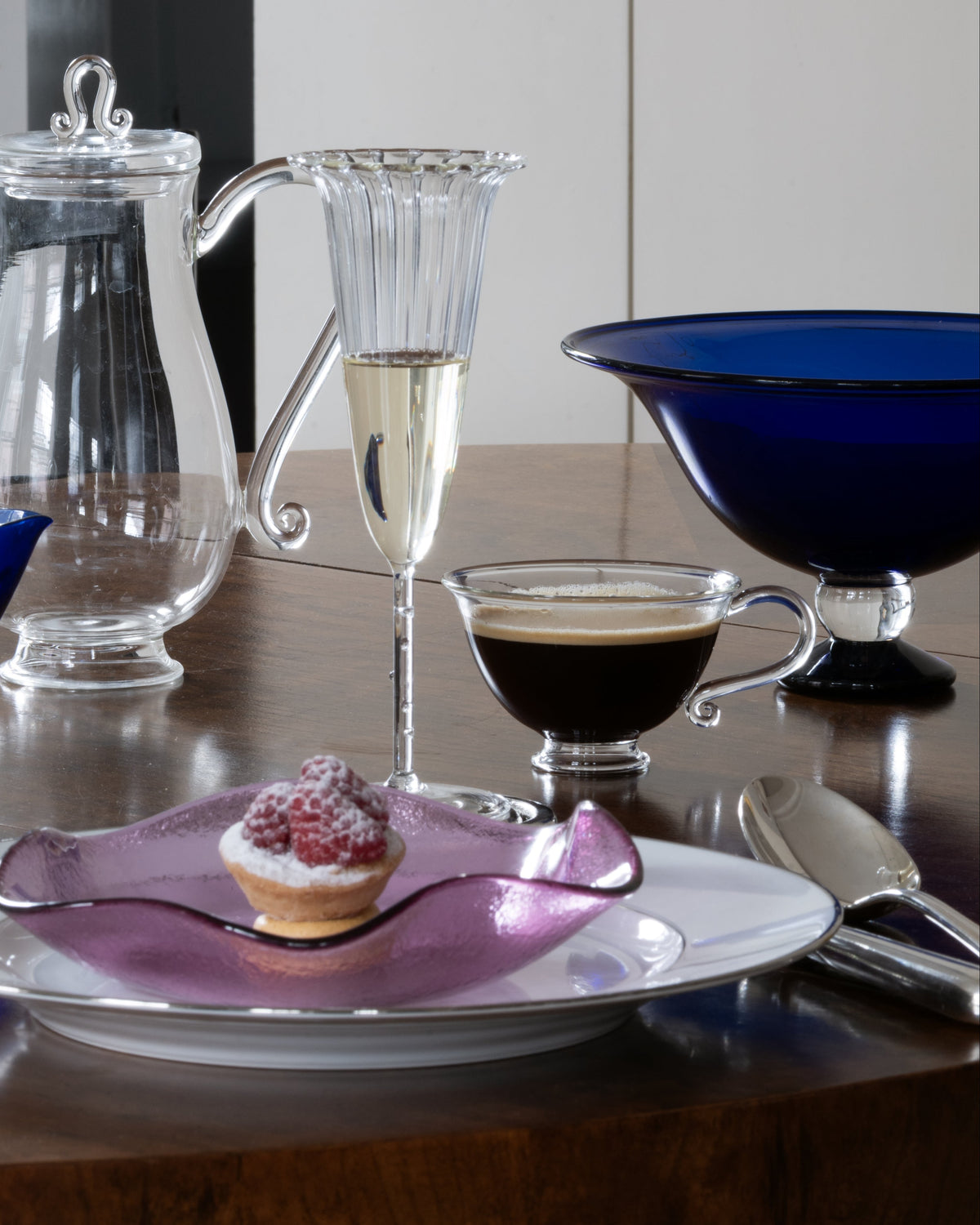 L'Espresso Set — side angle with glass and purple dish on table