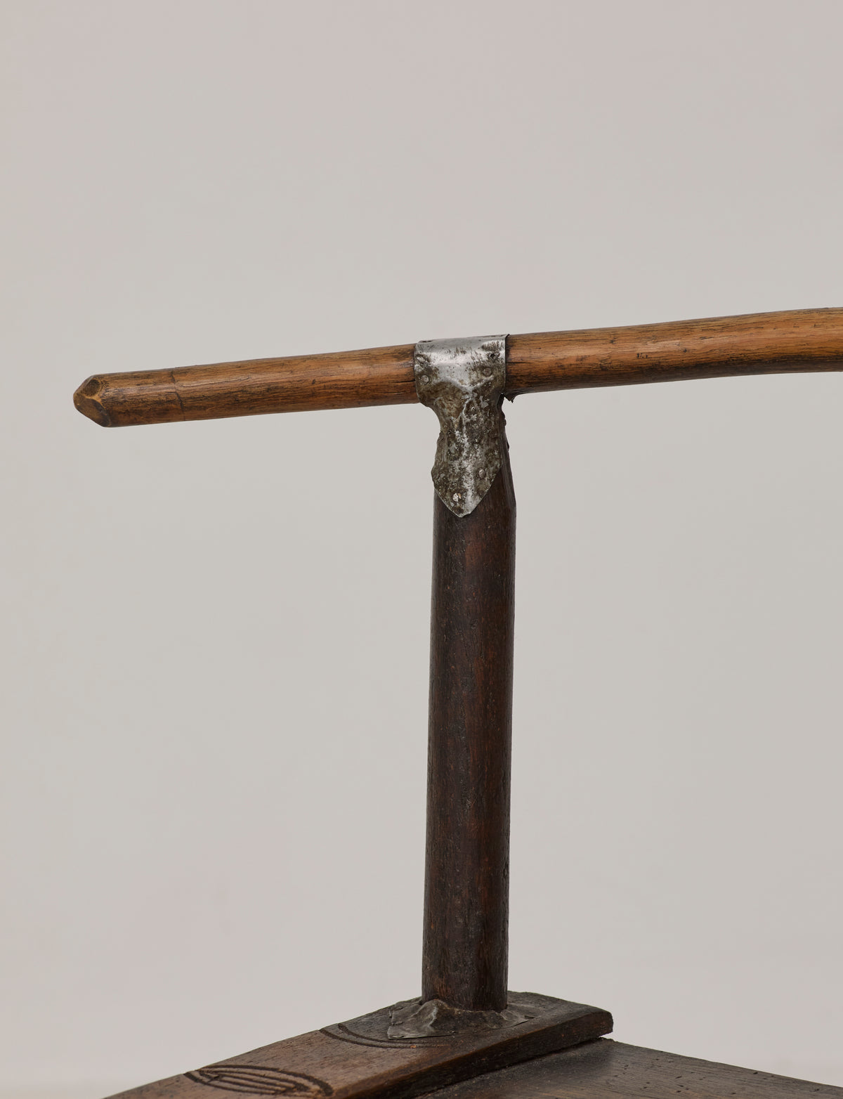 Small artisanal vintage West African chair "Baoulé" in solid wood C. 1960 — close-up