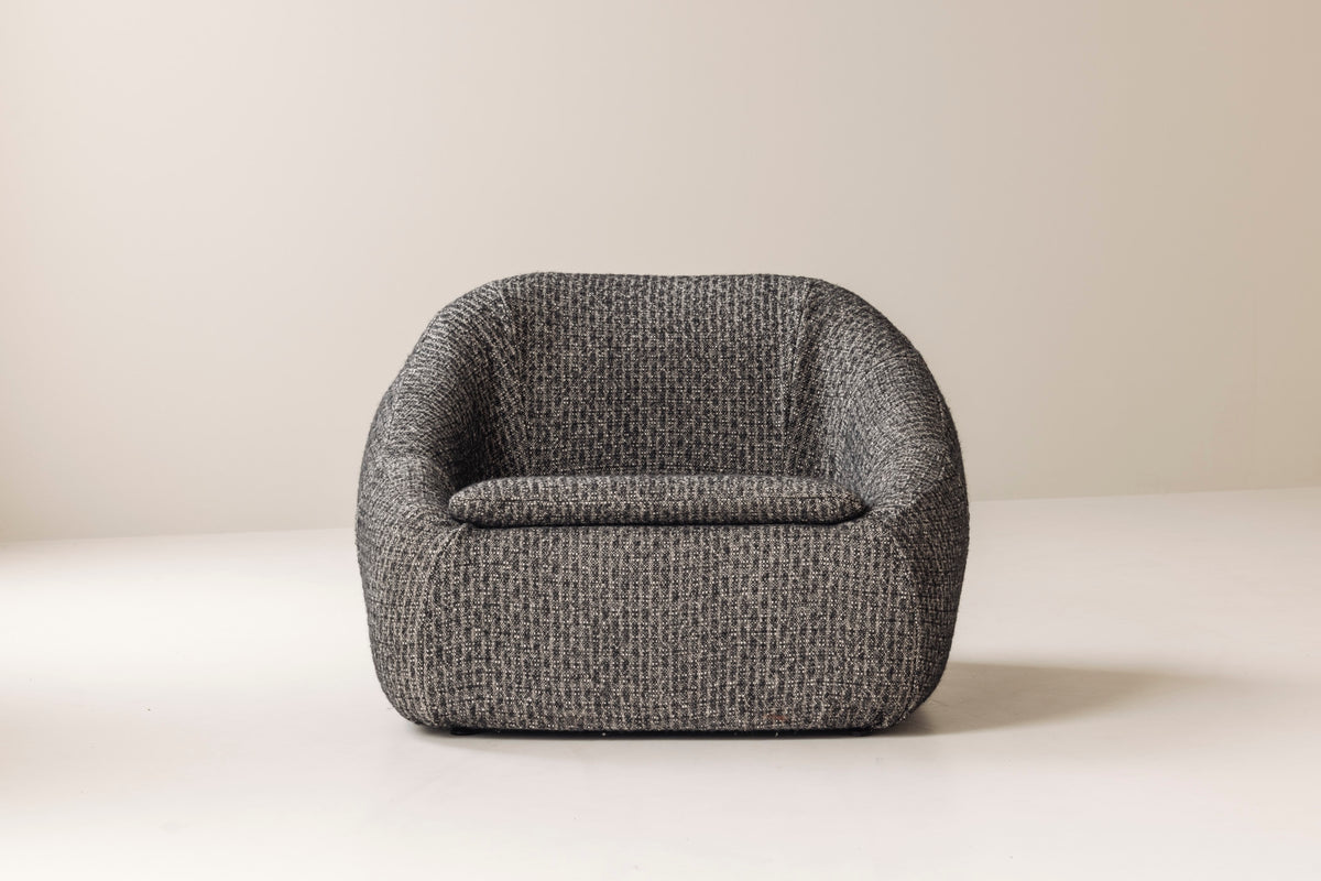 Sculptural French lounge chair, 1960s. — close-up