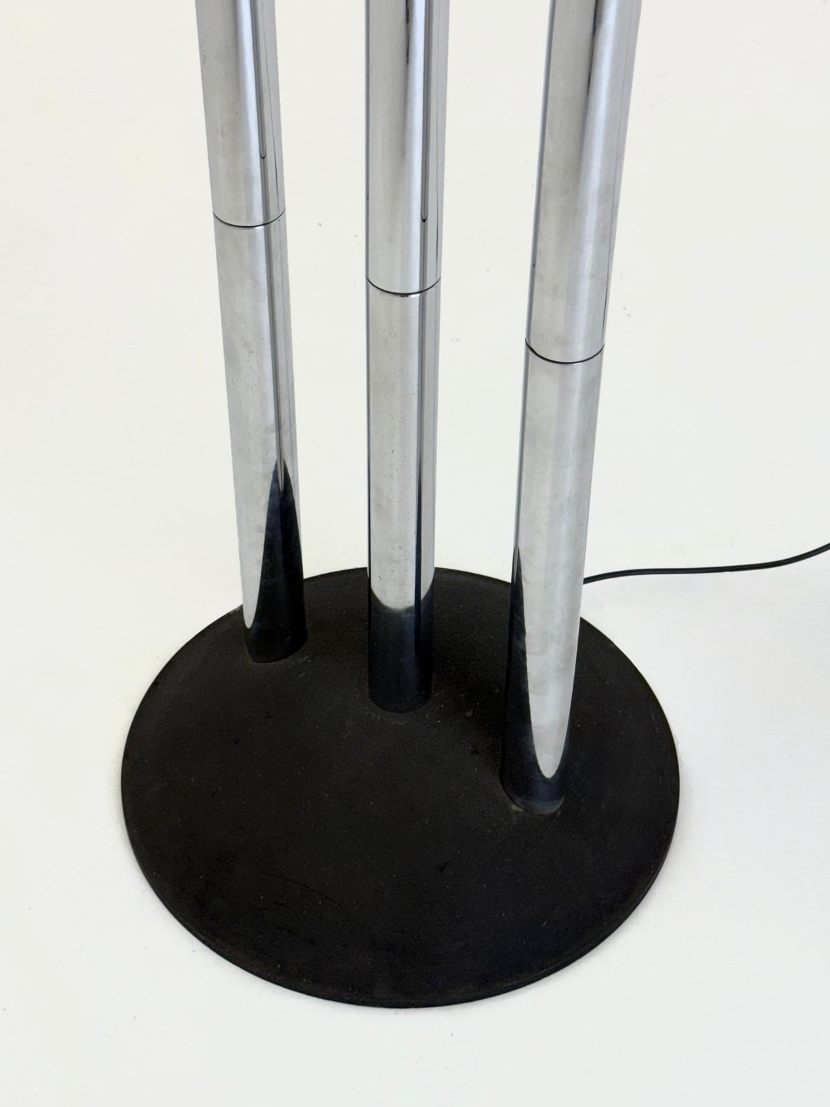 Chrome tubular frame designer floor lamp by Goffredo Reggiani — view 11
