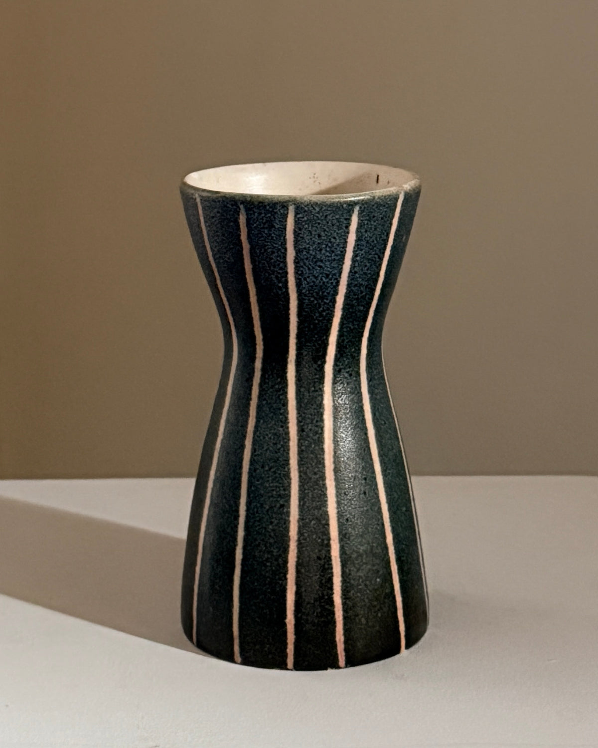 Ceramic diabolo vase attributed to Robert Picault, France, 1960 — detail view