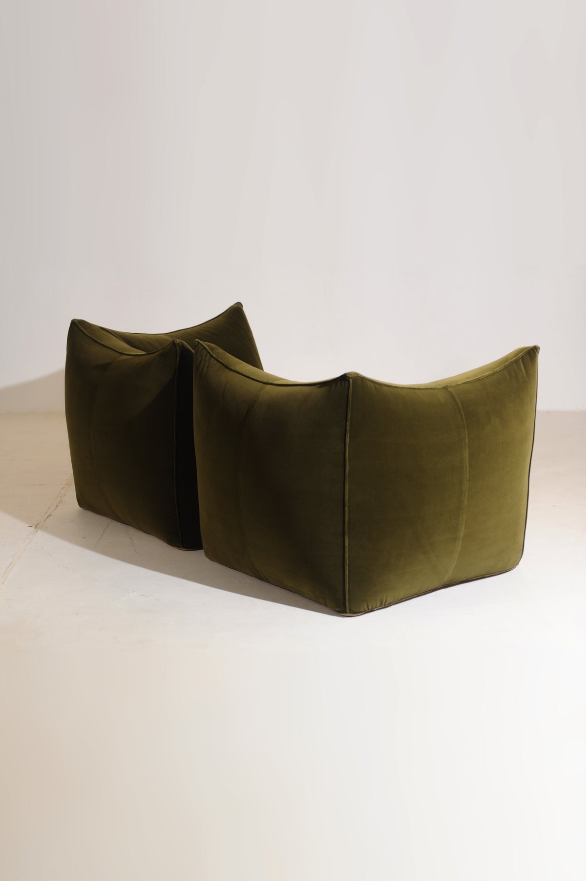 Rare Sectional Sofa 'Le Bambole' by Mario Bellini for B&B Italia, Italy 1971 — angled view of olive green velvet upholstery