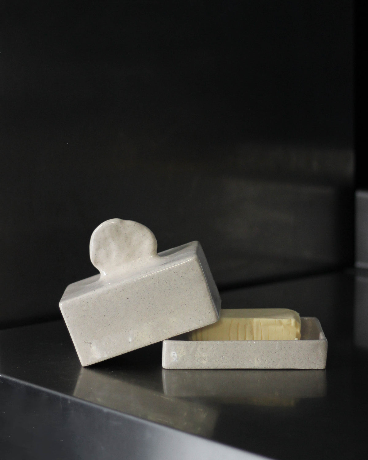 Stoneware butterdish by Céju | The Oblist