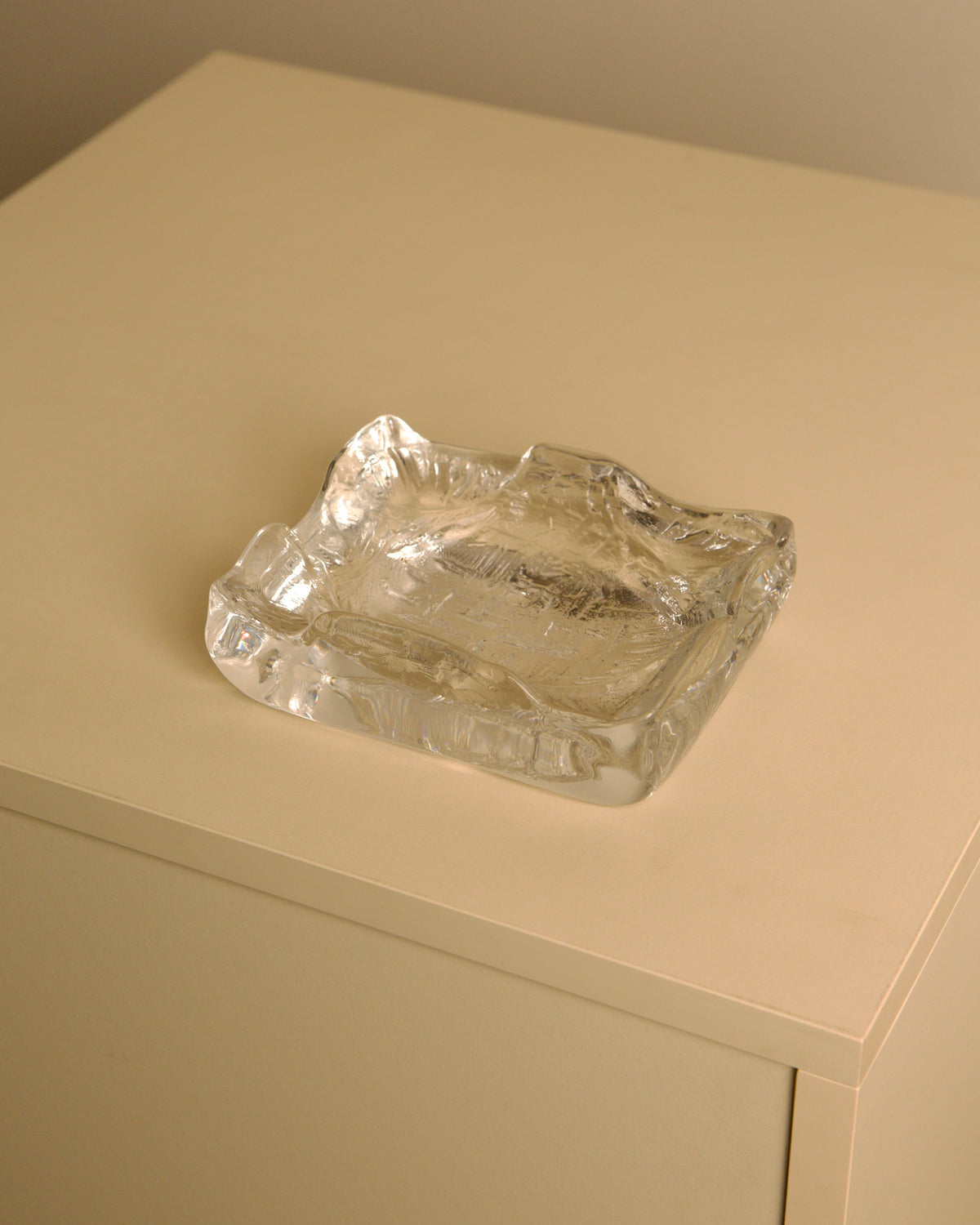 Clear crystal ashtray by Daum, 1960s — detail view