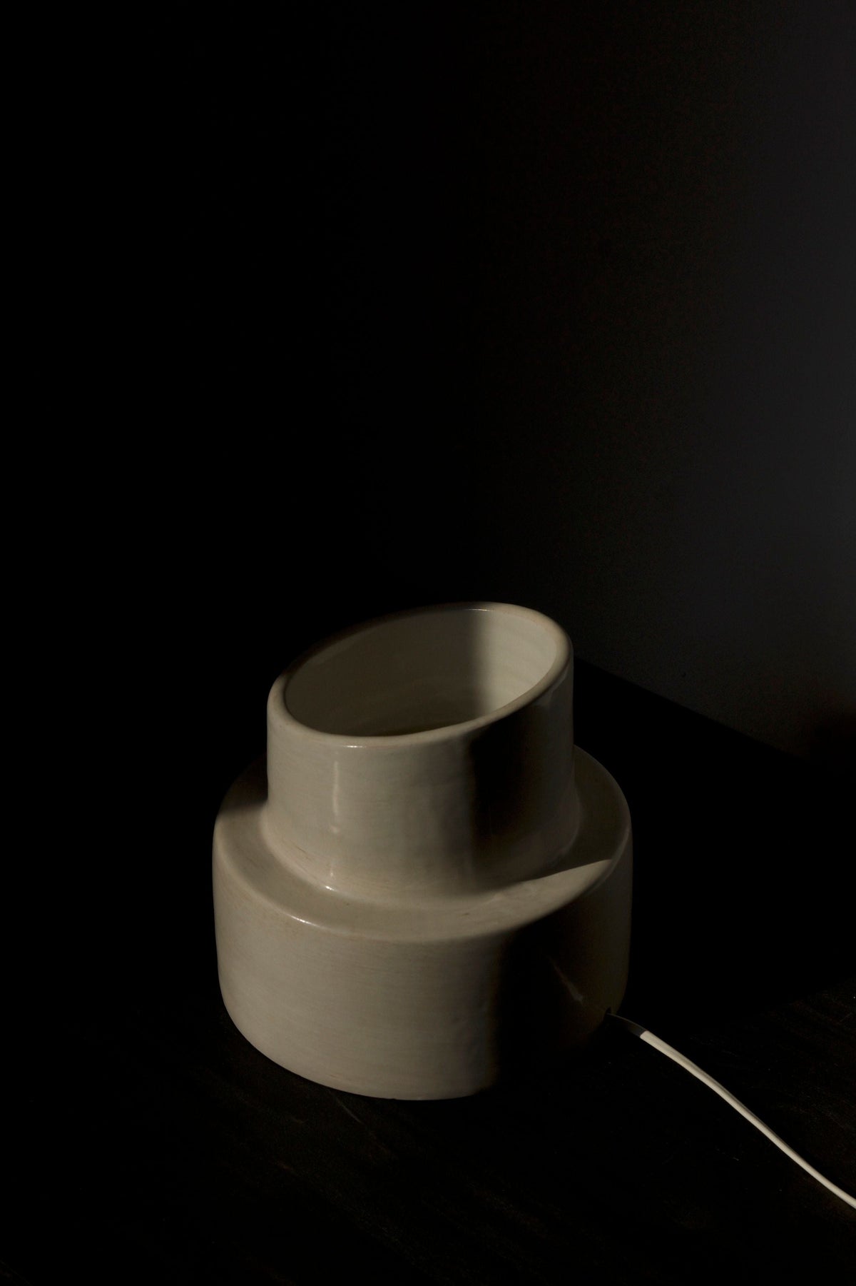 The Pillar - Minimalist Table Lamp in Ceramic — side angle