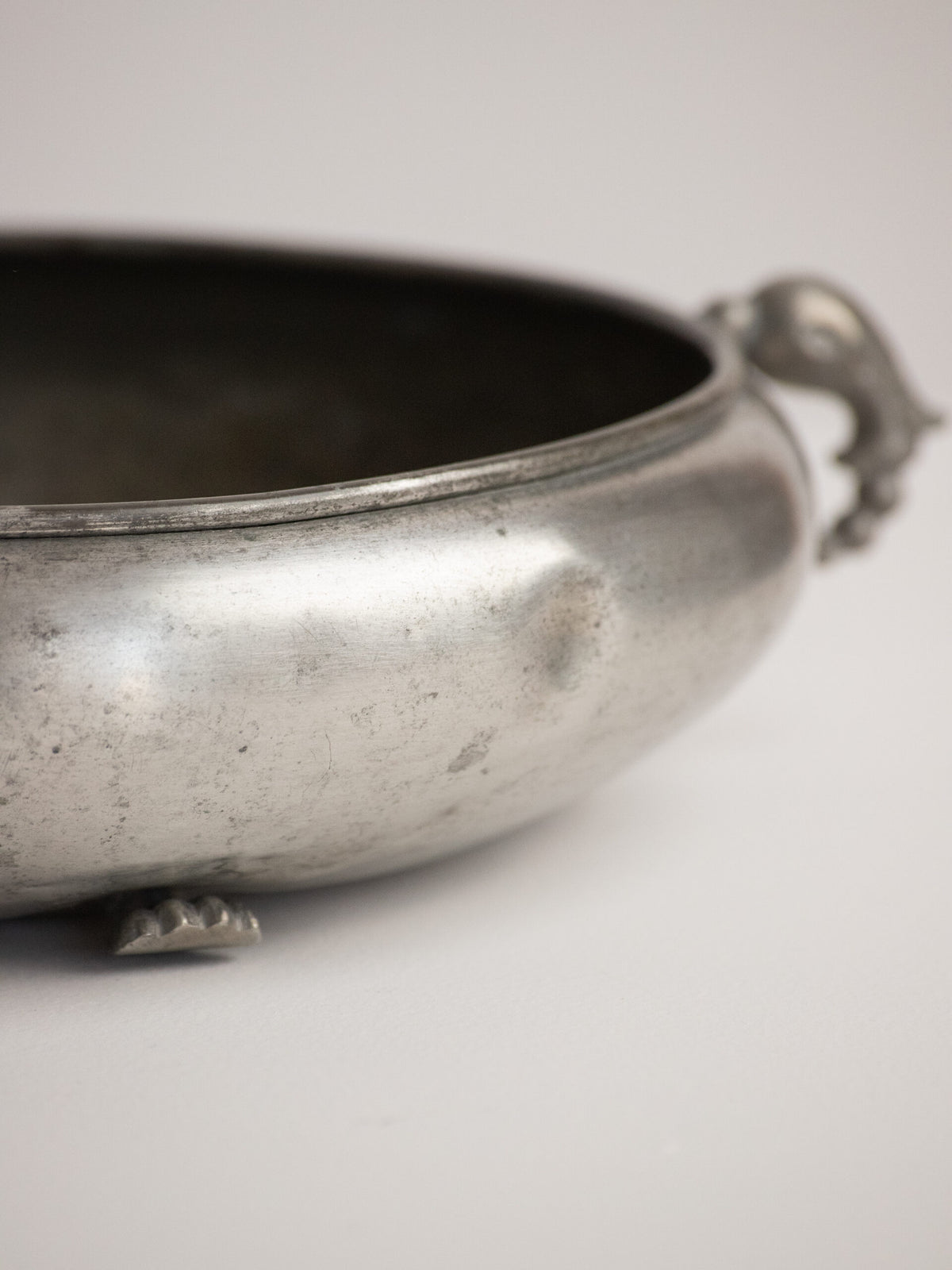 Footed Pewter Bowl with Bird or Dolphin Head Handles, Swedish Grace and Art Deco Idiom, 1930s — close-up