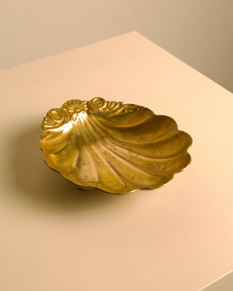 Large Italian brass scallop shell catch-all, 1960s by Treaptyque | The Oblist