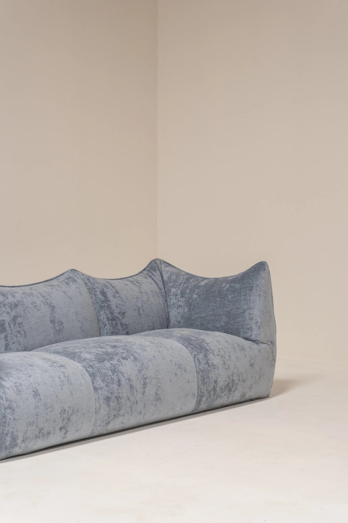 “Le Bambole” Sofa by Mario Bellini for B&B Italia, Velvet Upholstery, Italy, 1970s — close-up