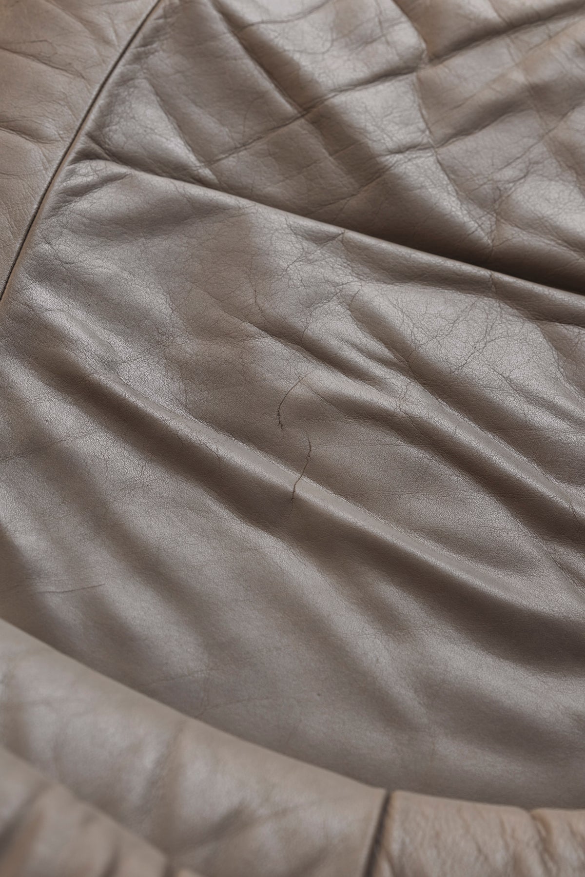 Rare taupe leather Terrazza DS-1025 Sofa by Ubald Klug for De Sede, 1972 — view 10