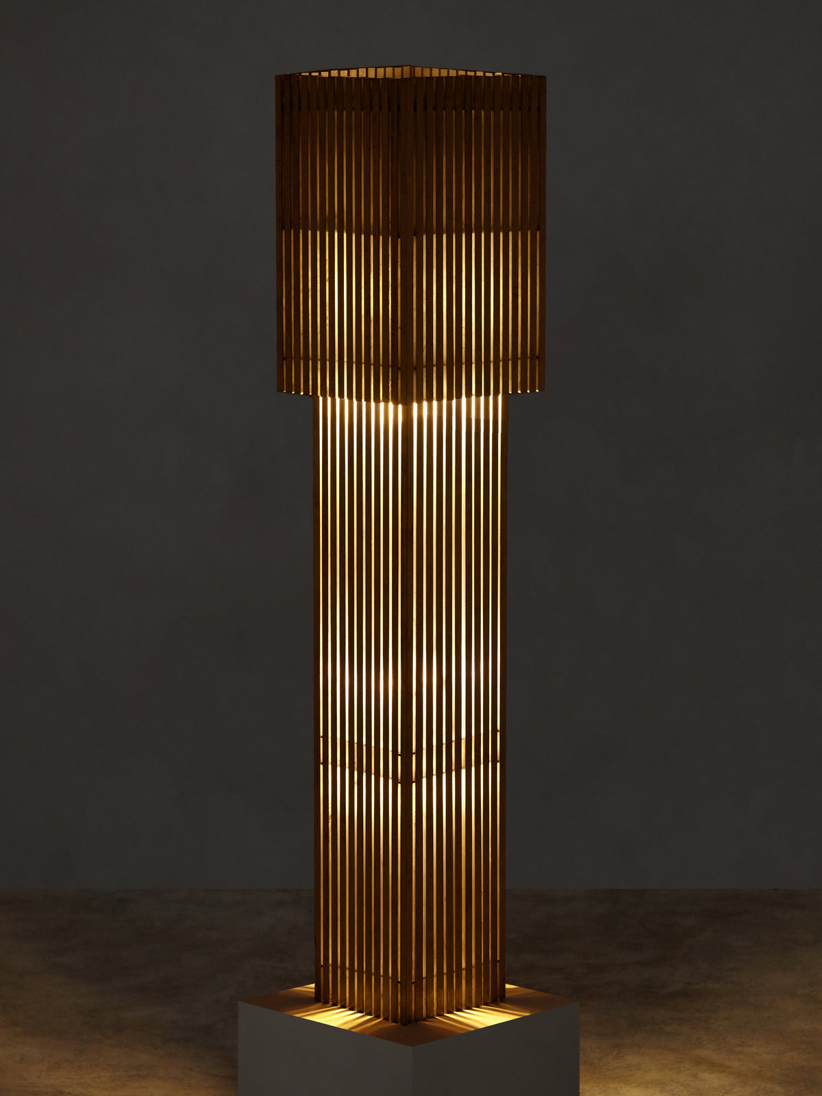 Metal Parallilo Floor Lamp — detail view