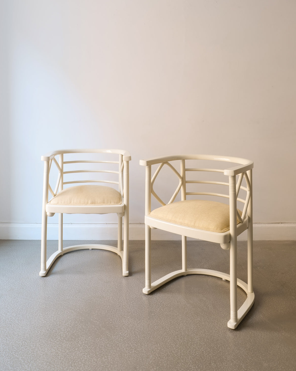 Bentwood Chairs Model 728 Josef Hoffman — close-up of white armchair with beige cushion