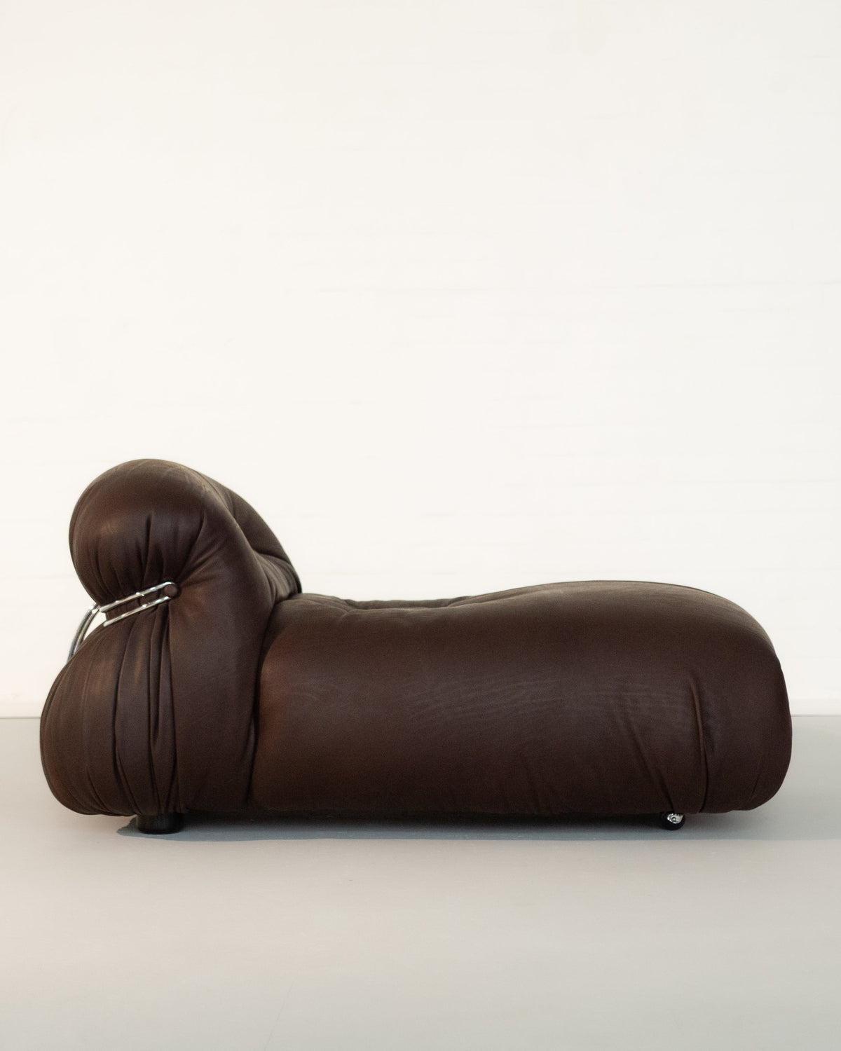 Brown leather Soriana chaise lounge by Scarpa for Cassina