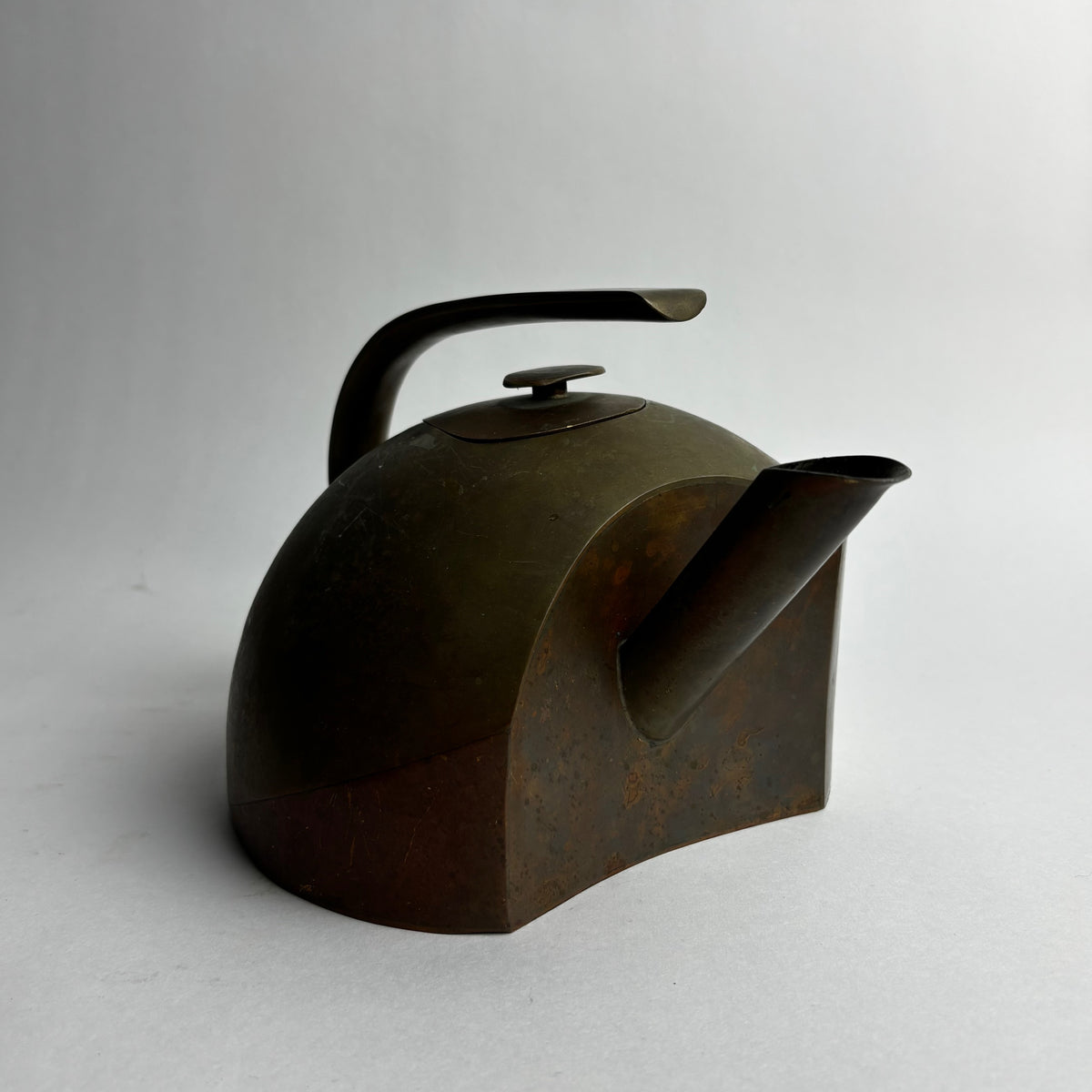 Vintage Tea Pots in Brass - Modernist Copper Collection — close-up