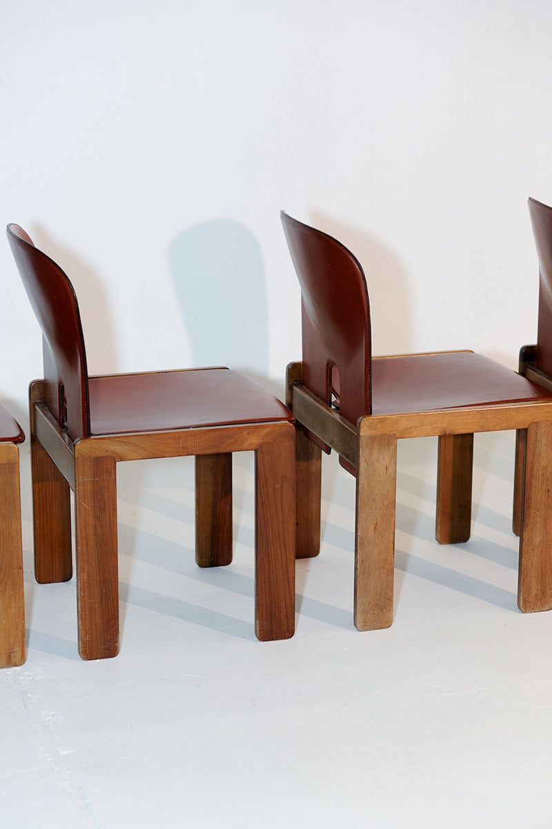 Set of 4 Cassina 121 dining chairs with curved walnut backs