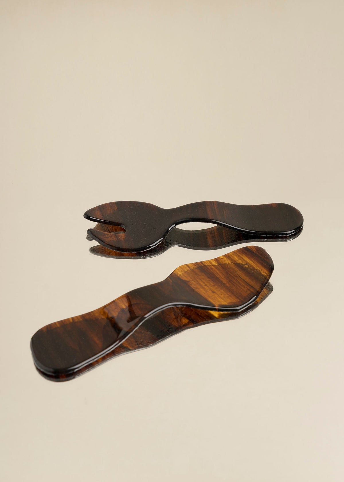 Carey tortoiseshell resin salad servers, material detail