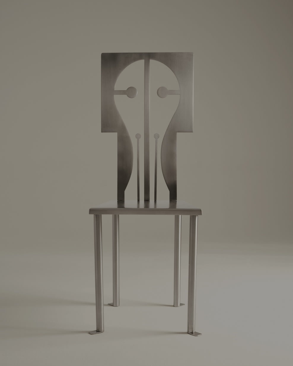 Epona modern dining chair with sculptural backrest by Animate Objects