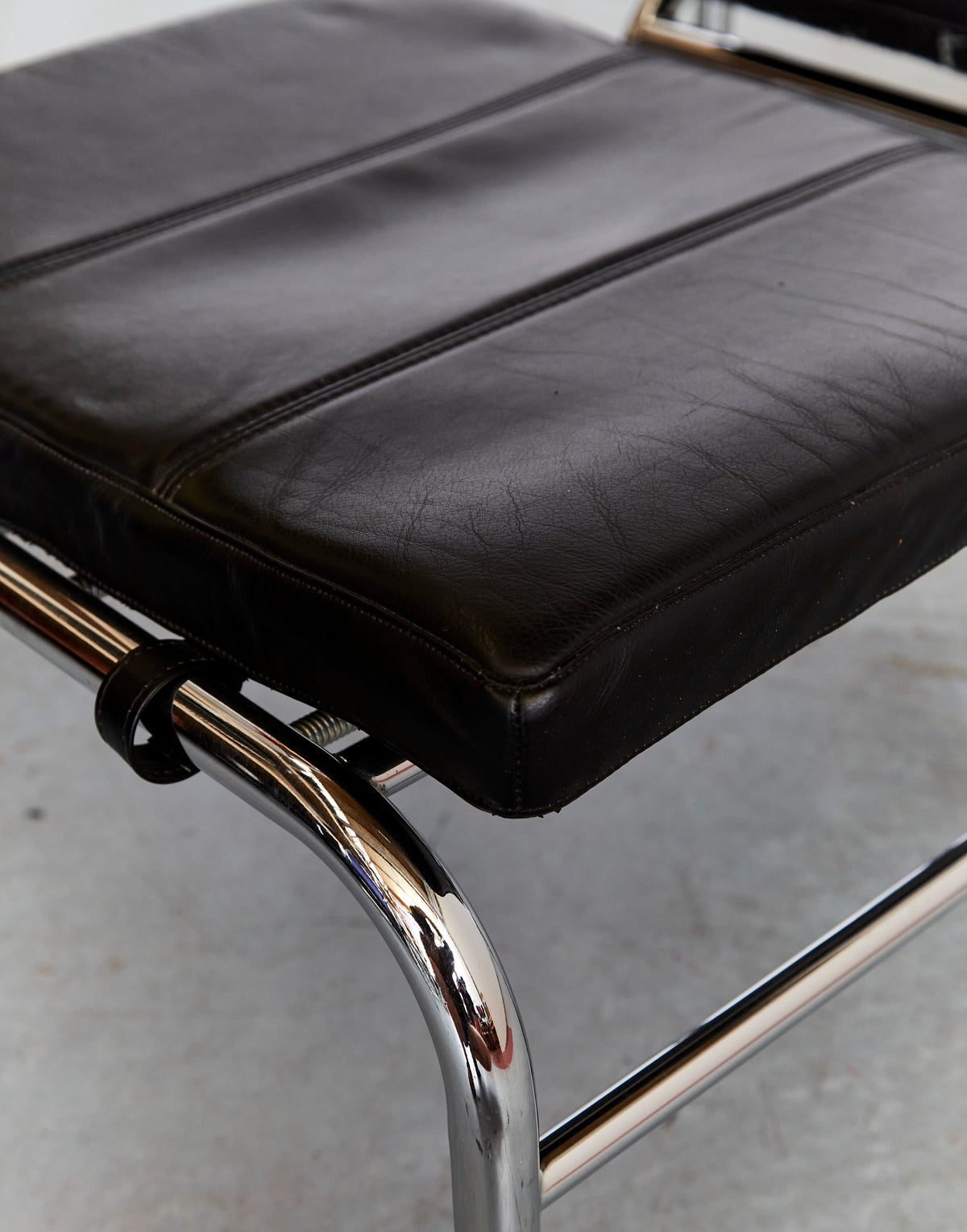 Gabriele Mucchi "Genni" Chaiselongue & Ottomane for Zanotta — lifestyle setting
