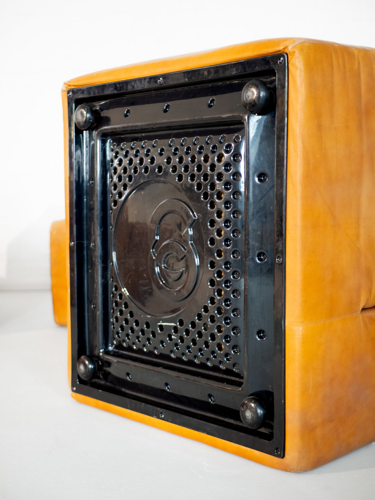 Orange cubic Ipercubo 200 sofa speaker detail by de Pas D'Urbino