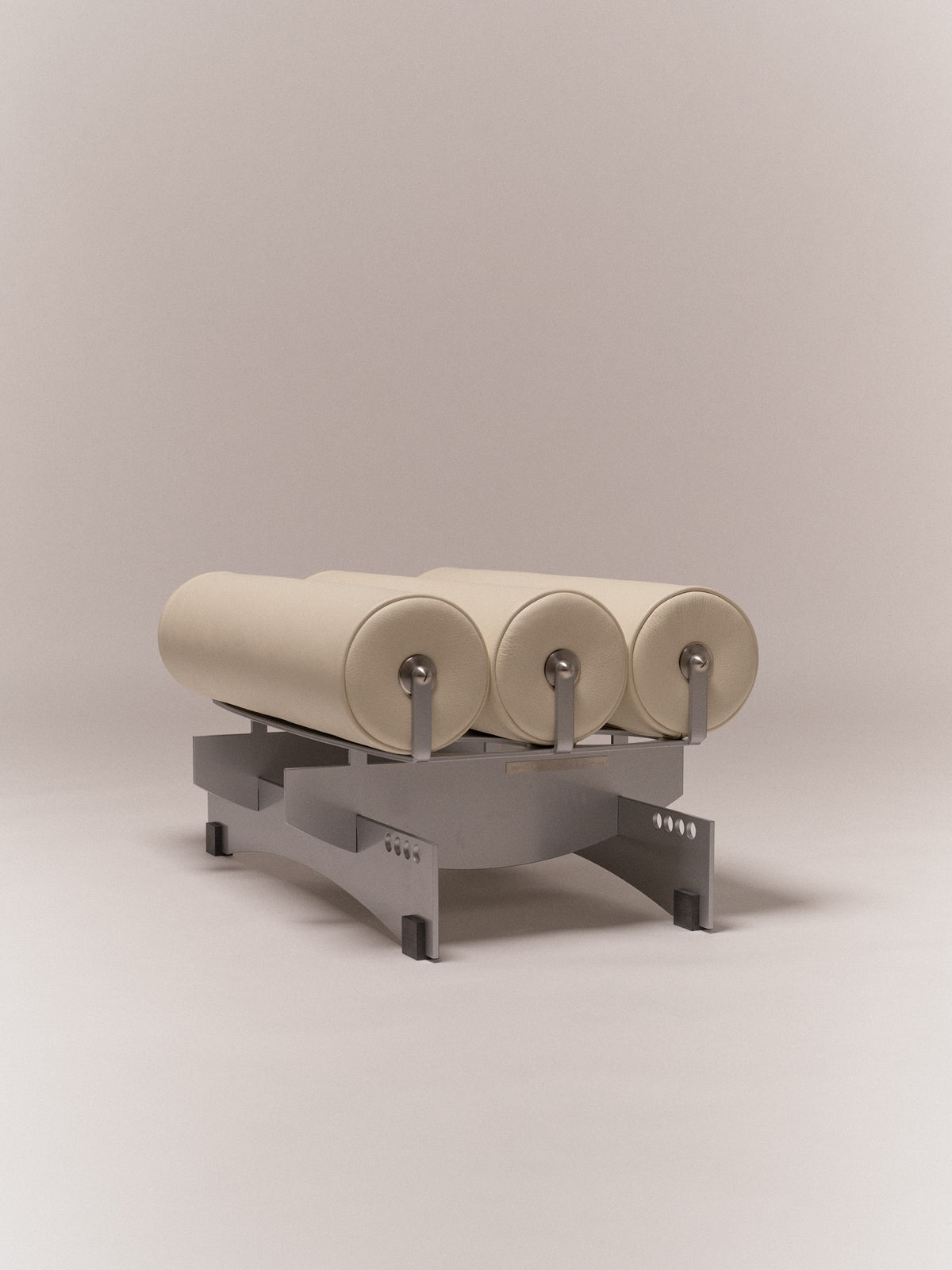 Ottoman Bassa — close-up of cream fabric cushions on metal base